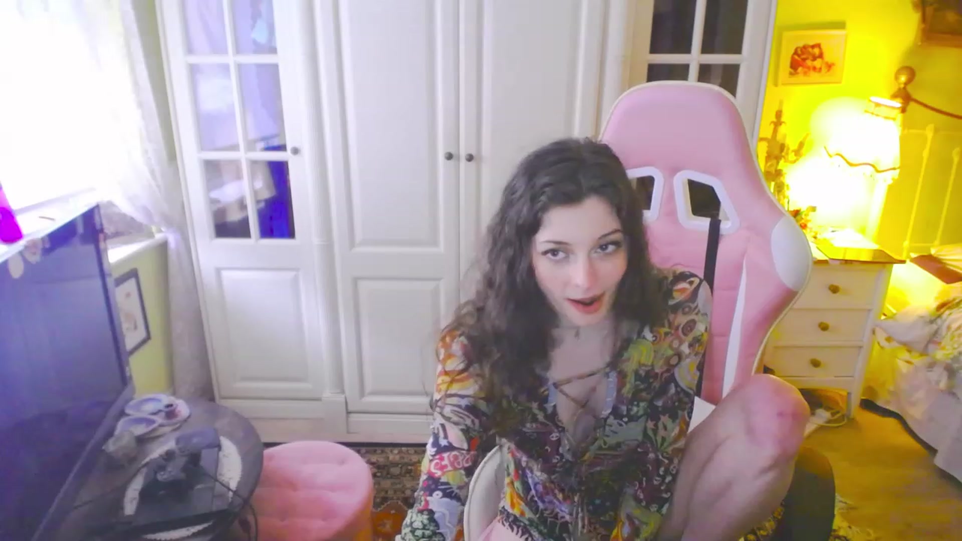 Gallery image thumbnail from viola__'s myfreecams stream on, 03/17/2023, 18:31 image 10 of 20