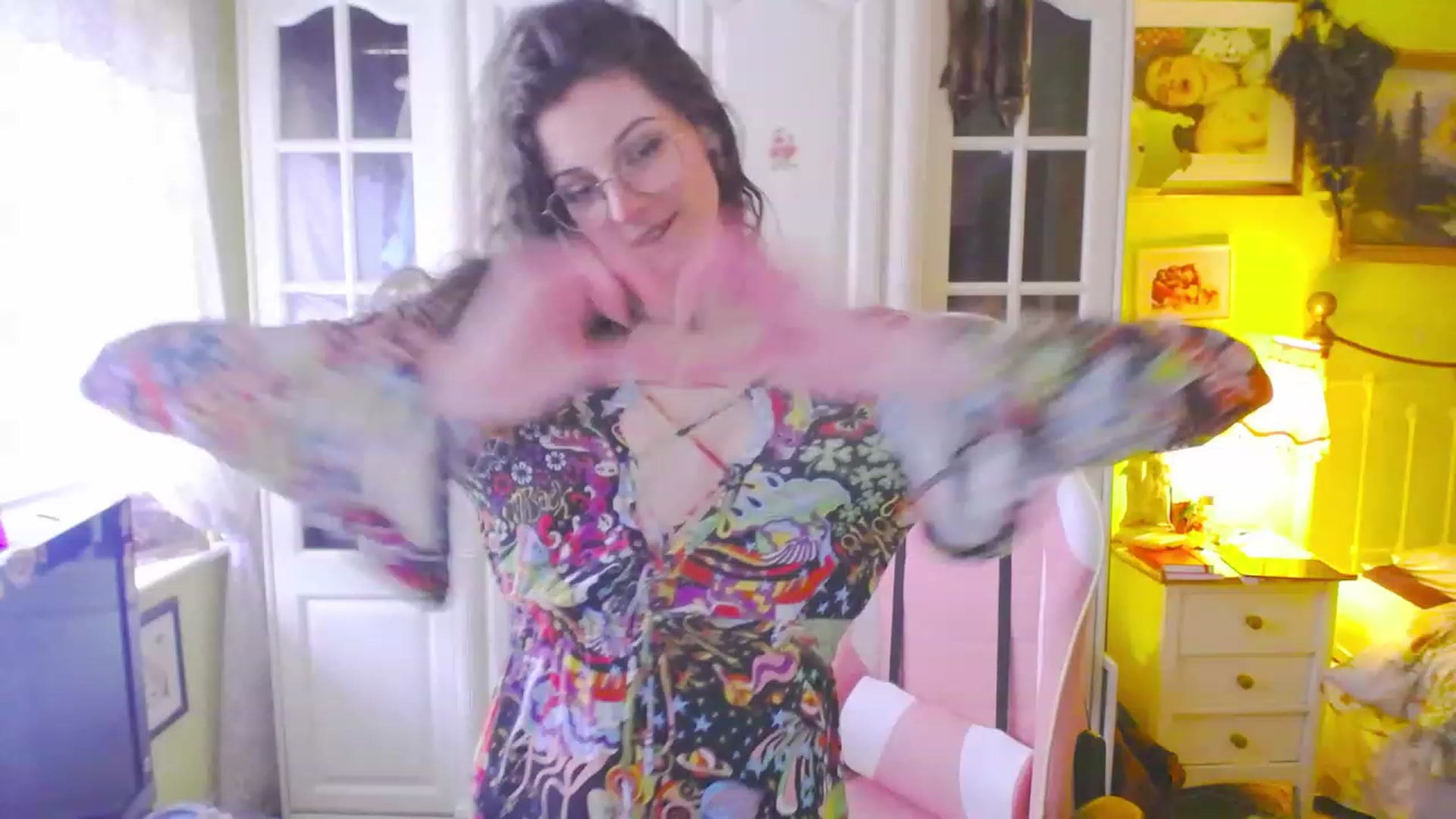Gallery image thumbnail from viola__'s myfreecams stream on, 03/17/2023, 18:31 image 6 of 20