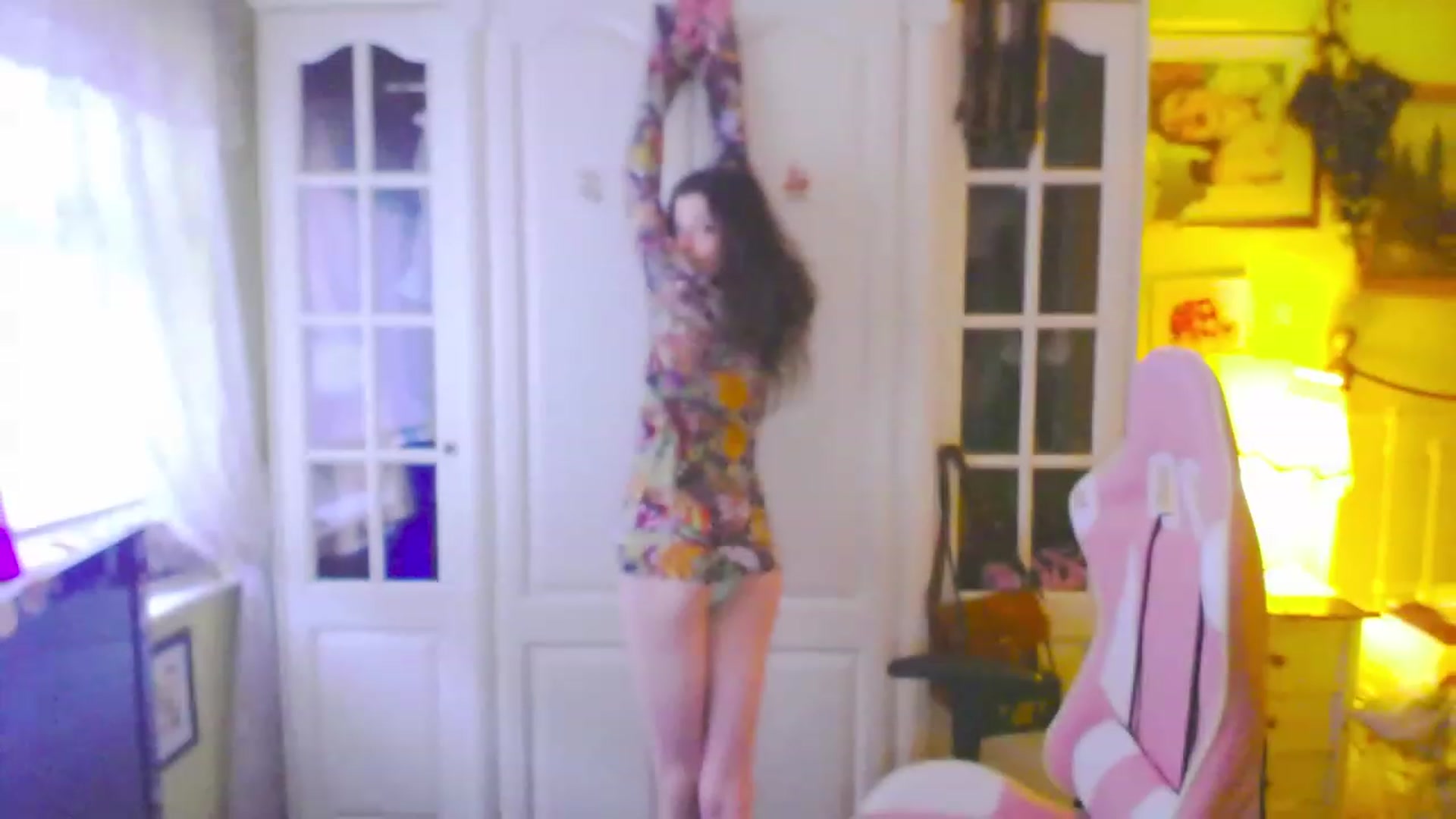 Gallery image thumbnail from viola__'s myfreecams stream on, 03/17/2023, 18:31 image 12 of 20