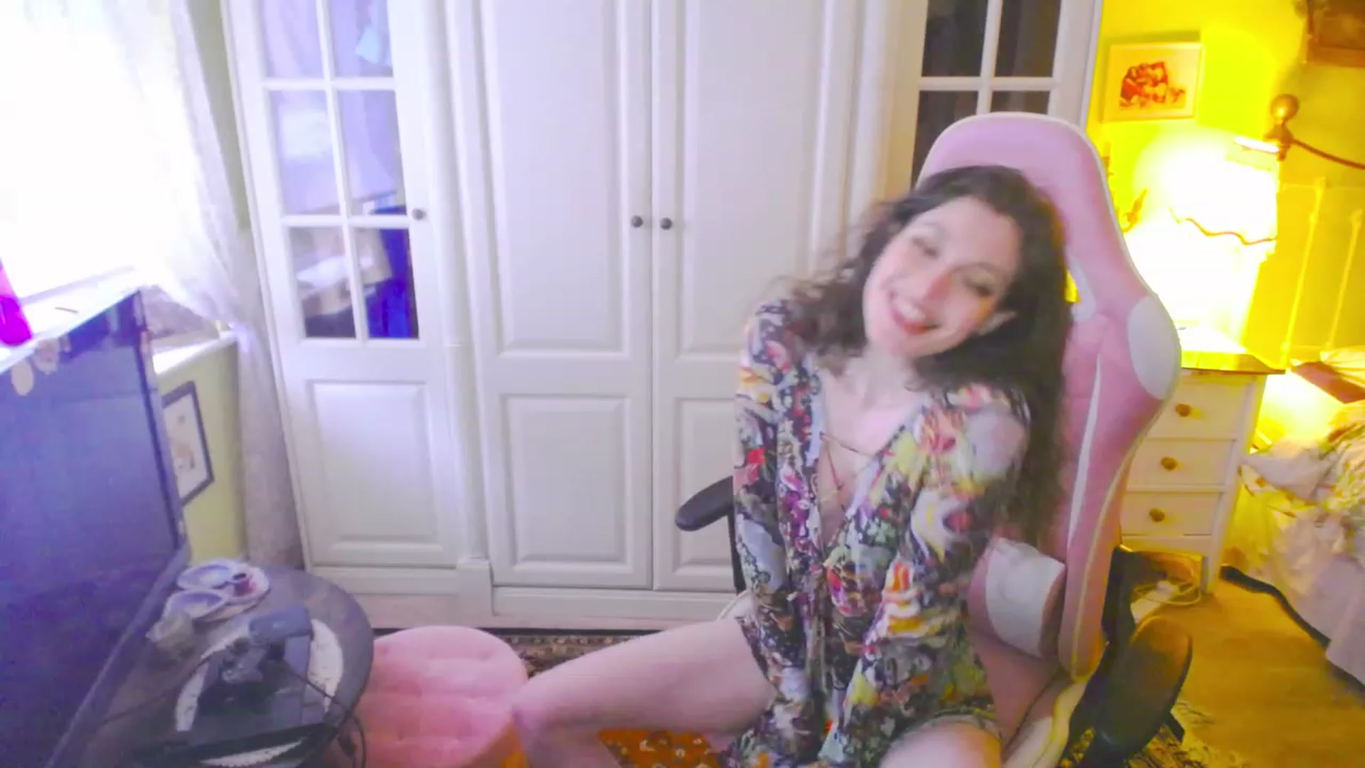 Gallery image thumbnail from viola__'s myfreecams stream on, 03/17/2023, 18:31 image 11 of 20