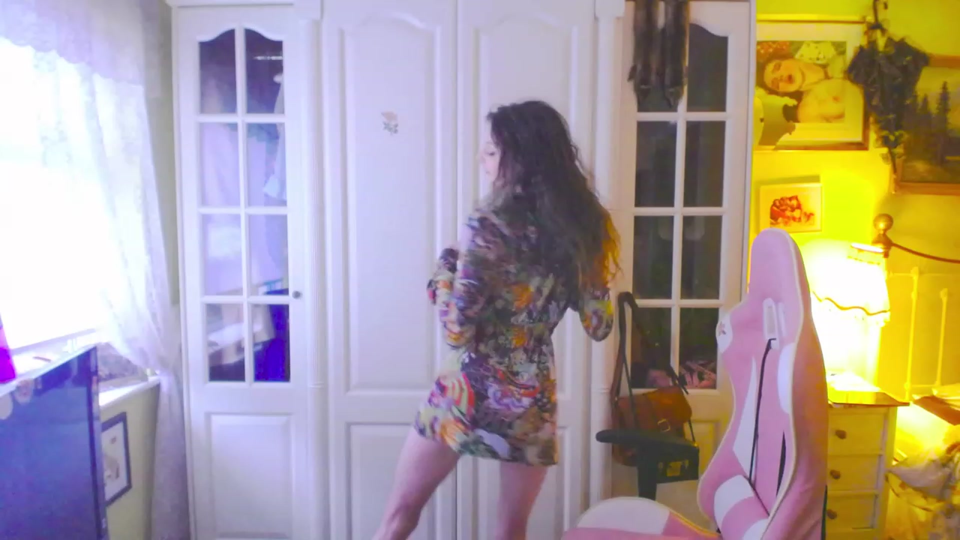 Gallery image thumbnail from viola__'s myfreecams stream on, 03/17/2023, 18:31 image 15 of 20