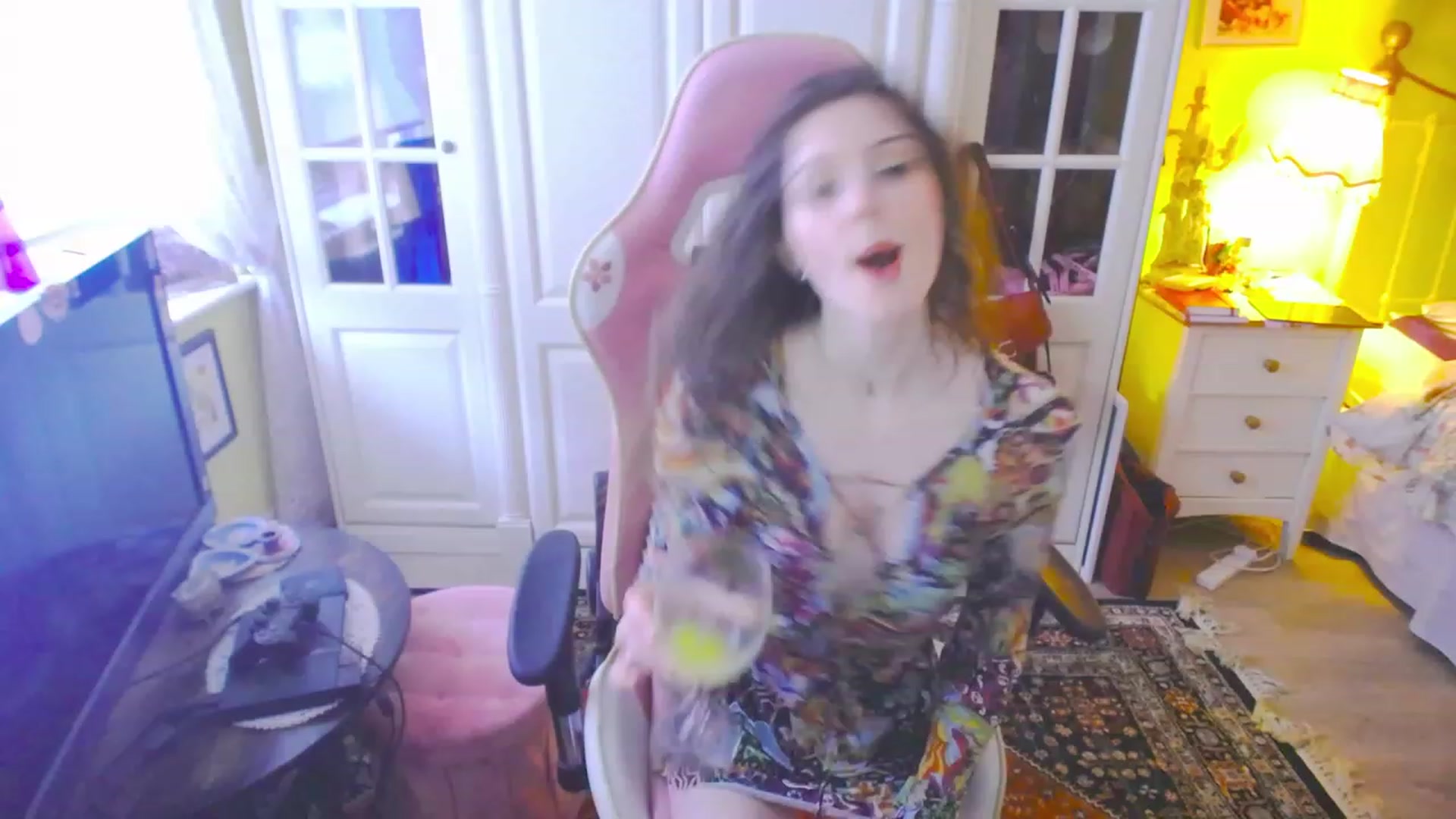 Gallery image thumbnail from viola__'s myfreecams stream on, 03/17/2023, 18:31 image 1 of 20