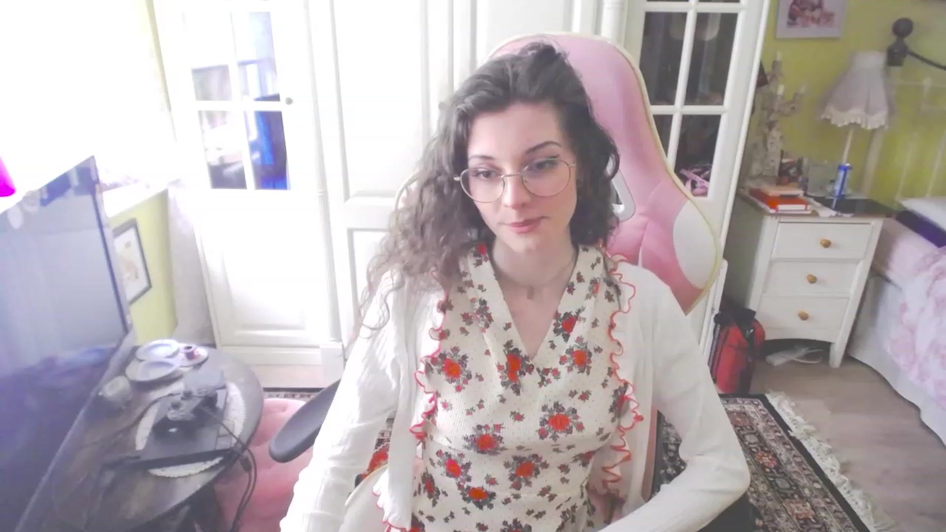 Gallery image thumbnail from viola__'s myfreecams stream on, 03/23/2023, 17:43 image 2 of 20