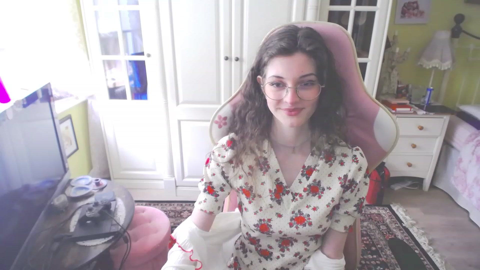 Gallery image thumbnail from viola__'s myfreecams stream on, 03/23/2023, 17:43 image 14 of 20