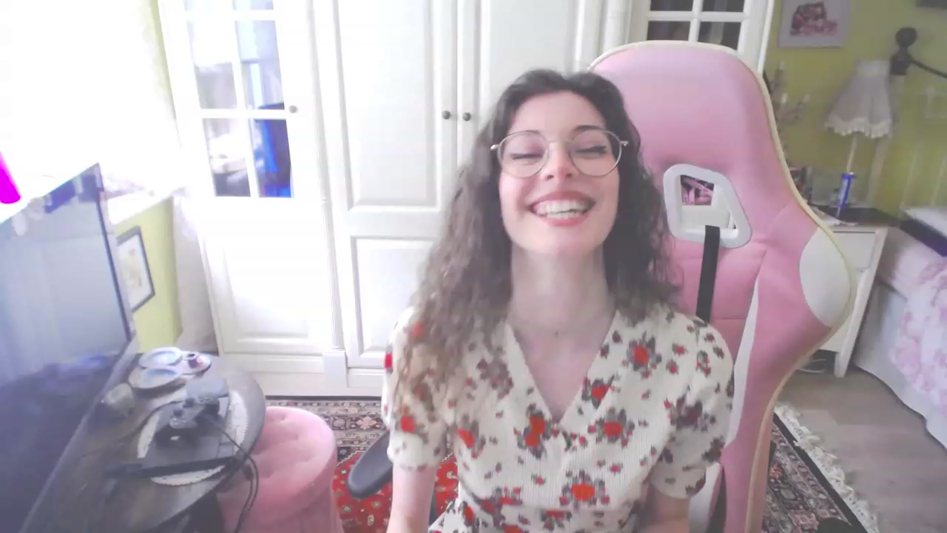Gallery image thumbnail from viola__'s myfreecams stream on, 03/23/2023, 17:43 image 13 of 20