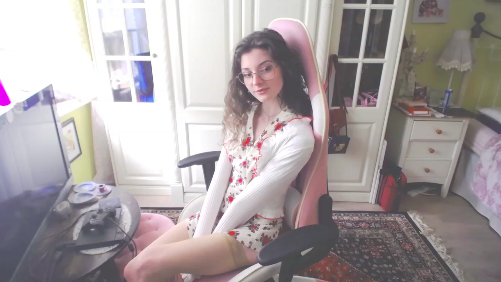 Gallery image thumbnail from viola__'s myfreecams stream on, 03/23/2023, 17:43 image 18 of 20