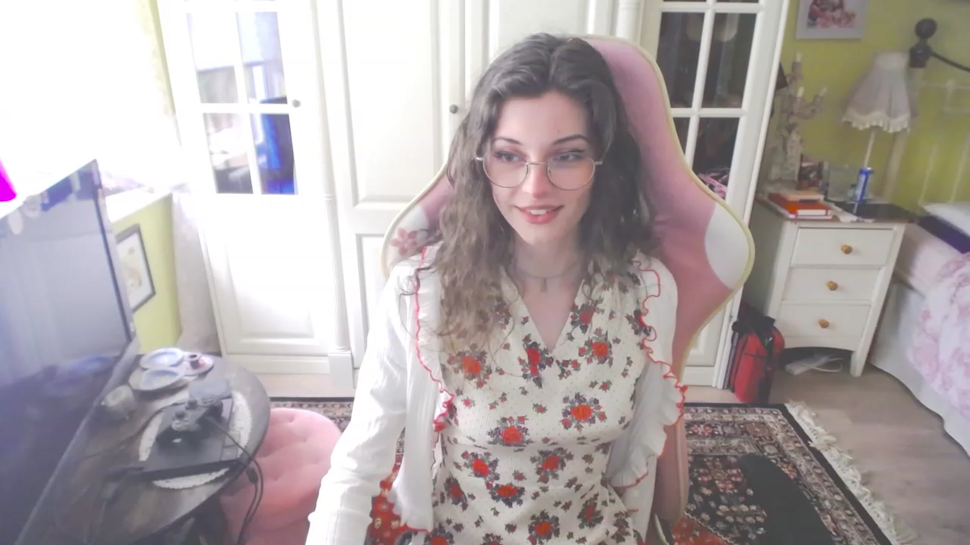 Gallery image thumbnail from viola__'s myfreecams stream on, 03/23/2023, 17:43 image 4 of 20