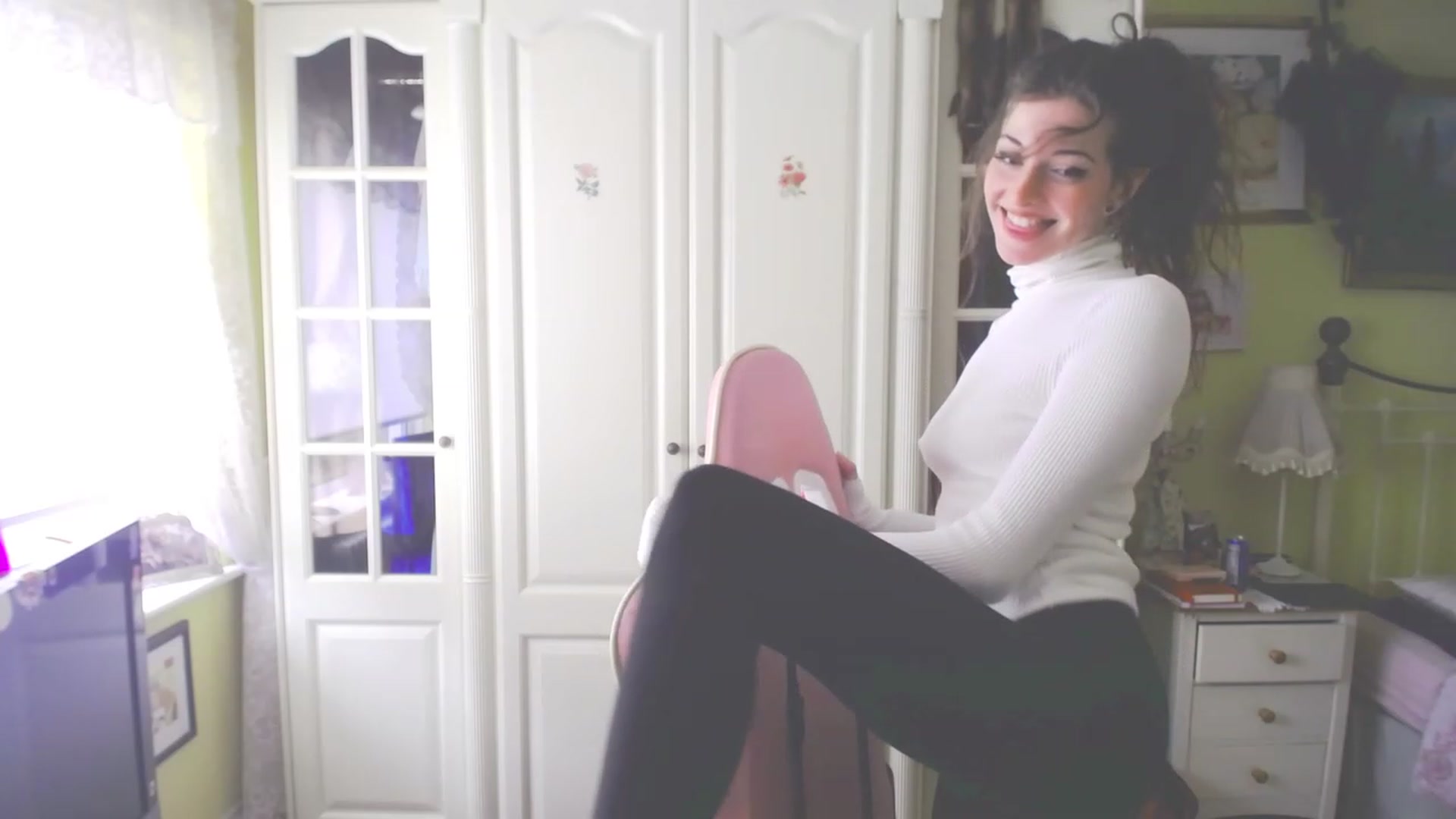 Gallery image thumbnail from viola__'s myfreecams stream on, 03/24/2023, 17:03 image 7 of 20