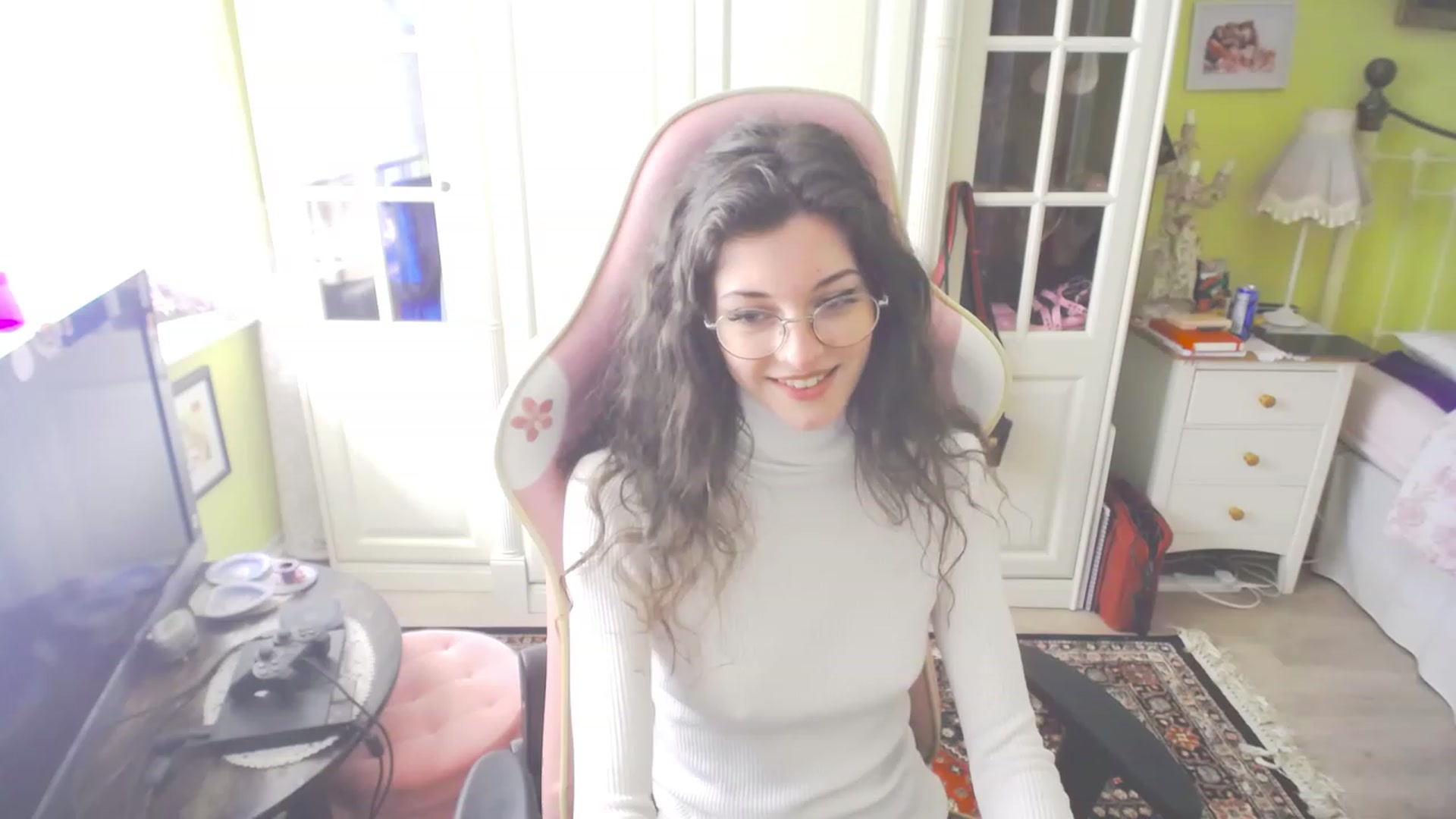 Gallery image thumbnail from viola__'s myfreecams stream on, 03/24/2023, 17:03 image 1 of 20