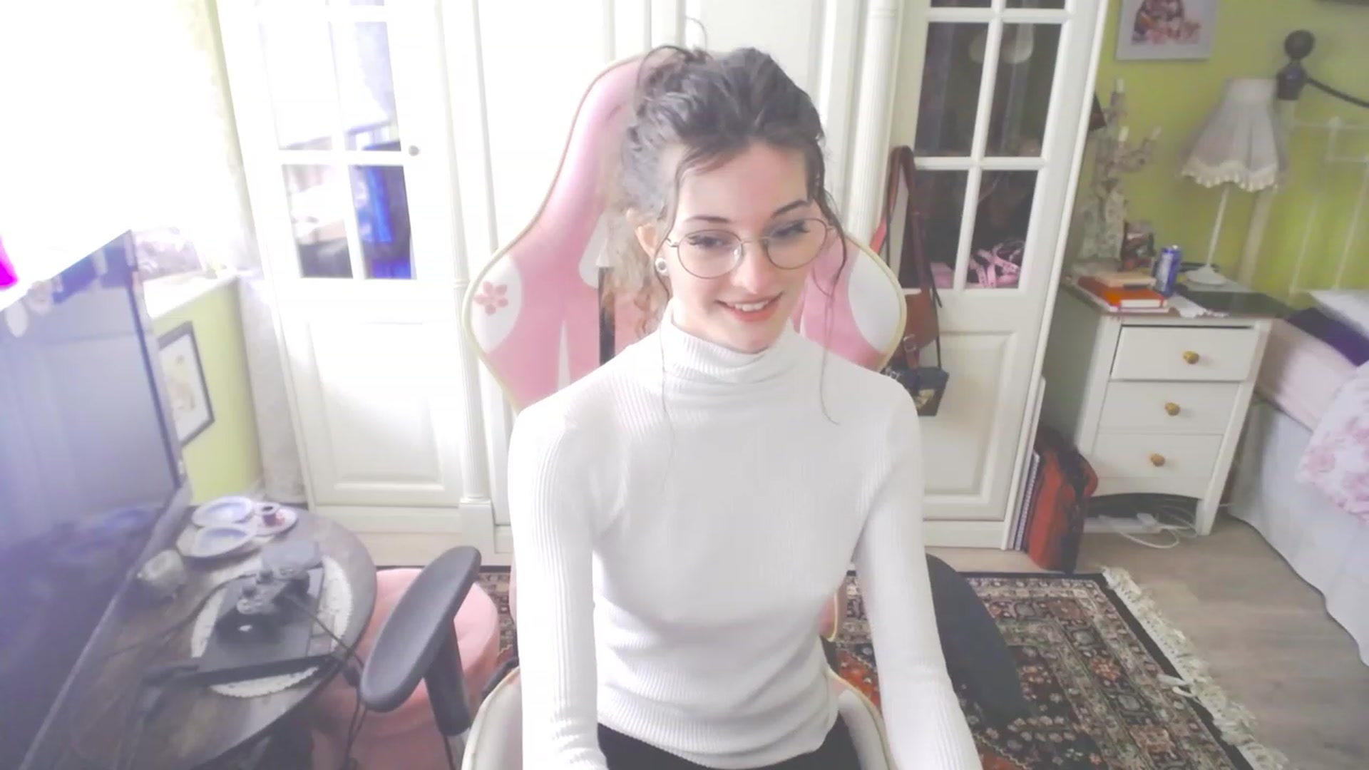 Gallery image thumbnail from viola__'s myfreecams stream on, 03/24/2023, 17:03 image 8 of 20