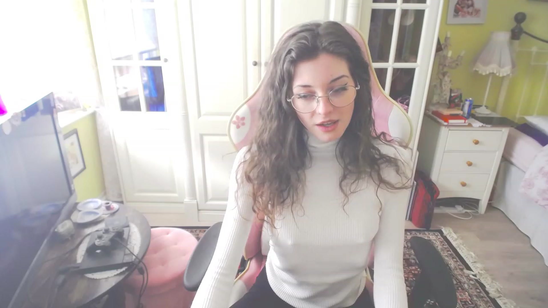 Gallery image thumbnail from viola__'s myfreecams stream on, 03/24/2023, 17:03 image 14 of 20