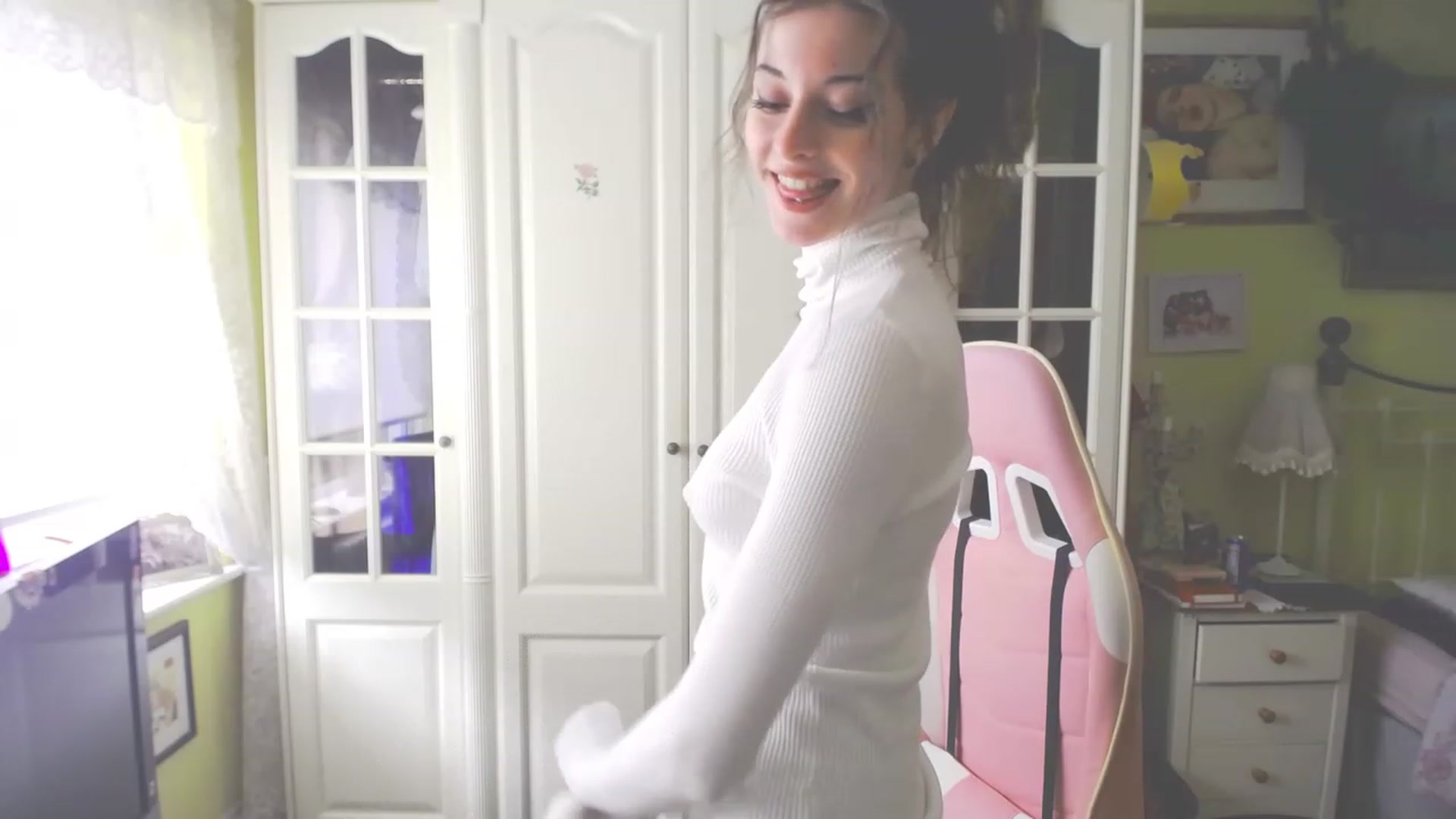 Gallery image thumbnail from viola__'s myfreecams stream on, 03/24/2023, 17:03 image 5 of 20