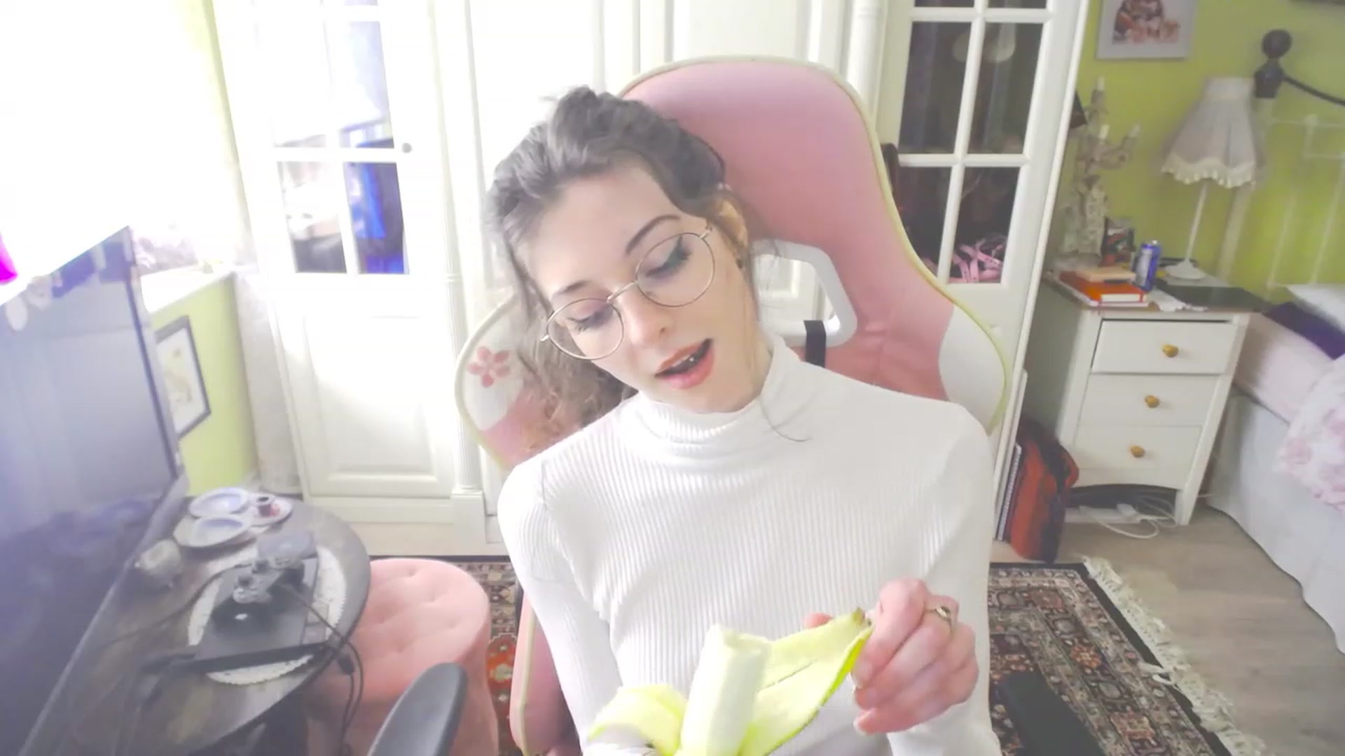 Gallery image thumbnail from viola__'s myfreecams stream on, 03/24/2023, 17:03 image 11 of 20