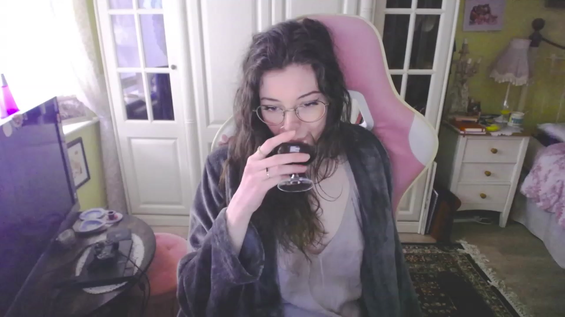 Gallery image thumbnail from viola__'s myfreecams stream on, 03/29/2023, 16:18 image 2 of 20