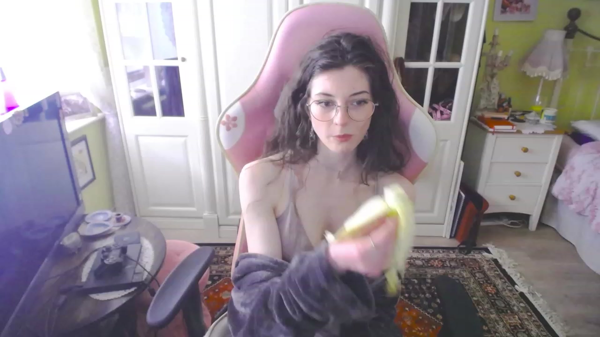 Gallery image thumbnail from viola__'s myfreecams stream on, 03/29/2023, 16:18 image 18 of 20