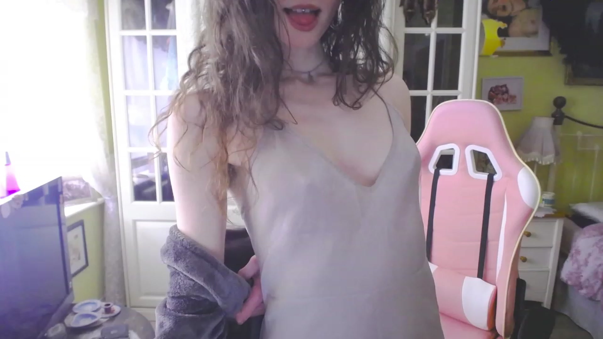 Gallery image thumbnail from viola__'s myfreecams stream on, 03/29/2023, 16:18 image 16 of 20