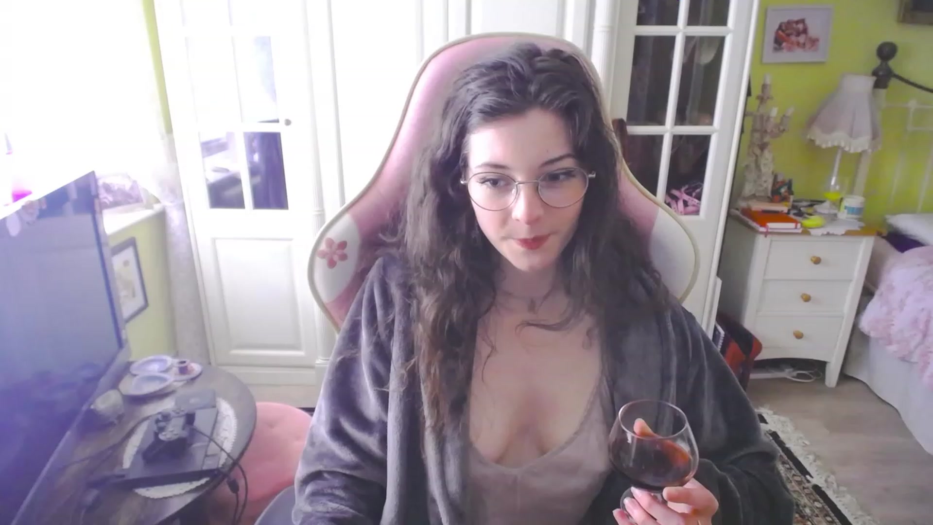 Gallery image thumbnail from viola__'s myfreecams stream on, 03/29/2023, 16:18 image 12 of 20