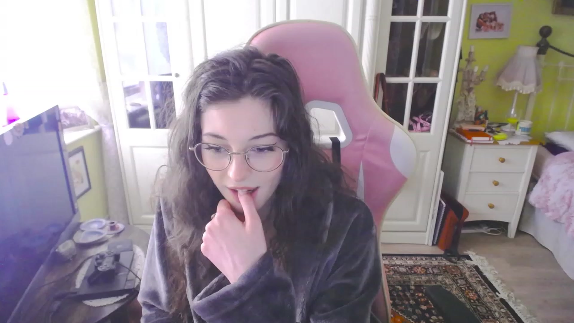 Gallery image thumbnail from viola__'s myfreecams stream on, 03/29/2023, 16:18 image 14 of 20
