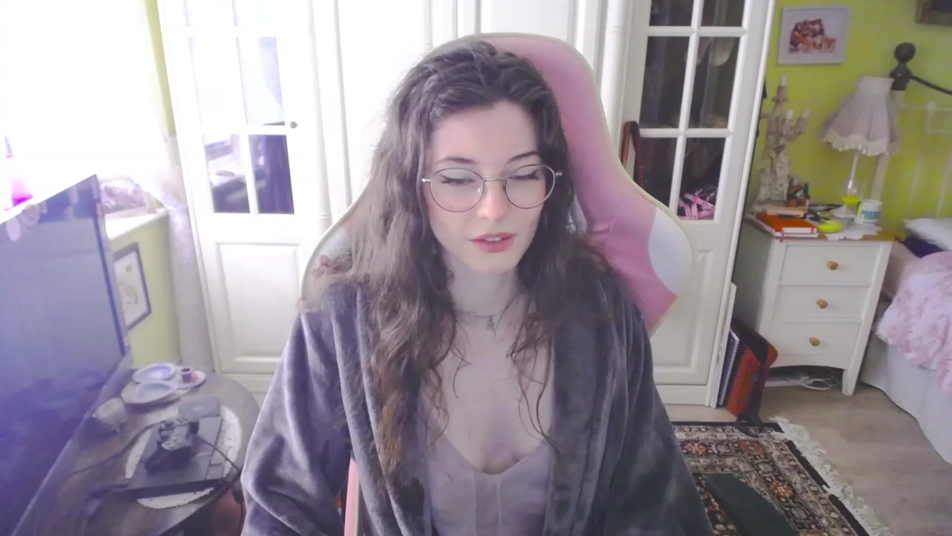 Gallery image thumbnail from viola__'s myfreecams stream on, 03/29/2023, 16:18 image 13 of 20