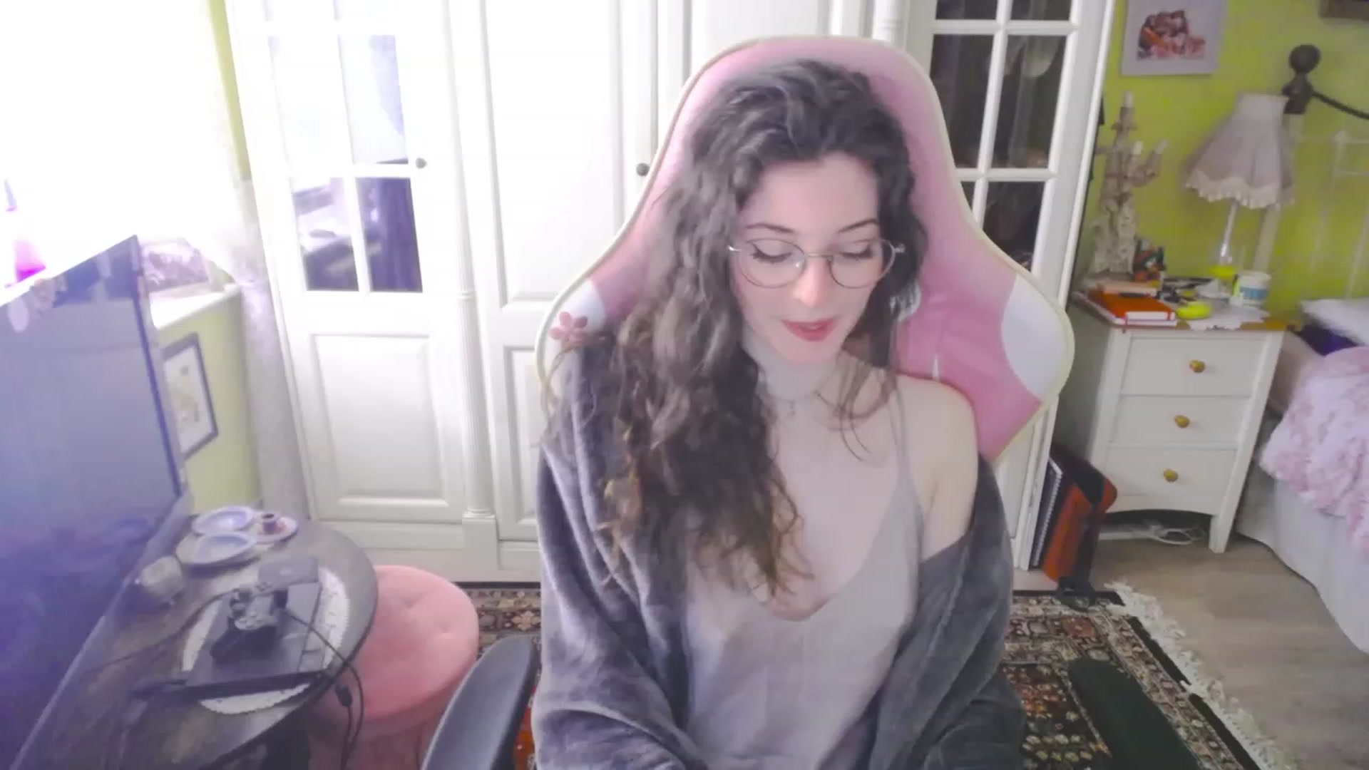 Gallery image thumbnail from viola__'s myfreecams stream on, 03/29/2023, 16:18 image 1 of 20