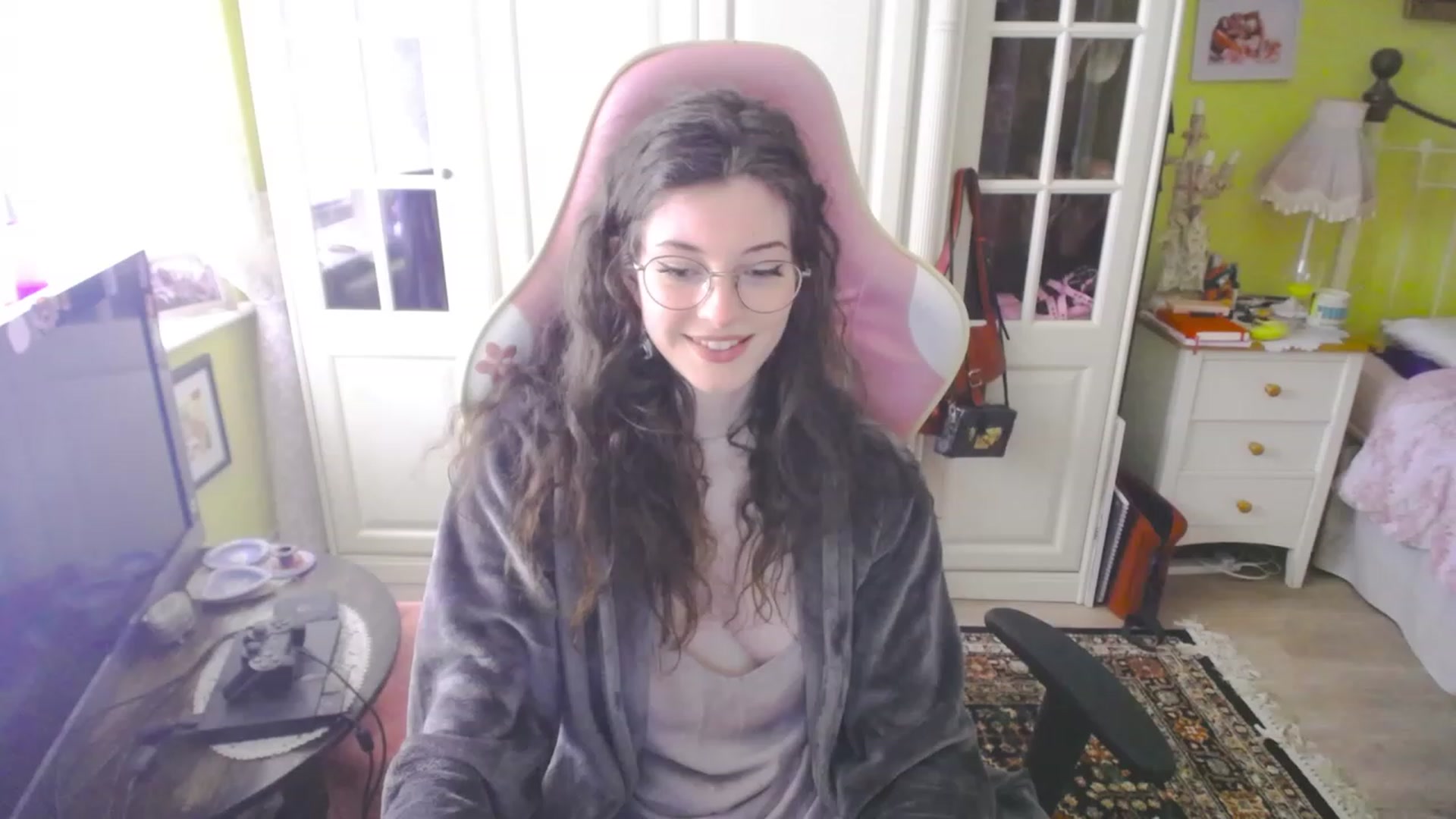 Gallery image thumbnail from viola__'s myfreecams stream on, 03/29/2023, 16:18 image 6 of 20