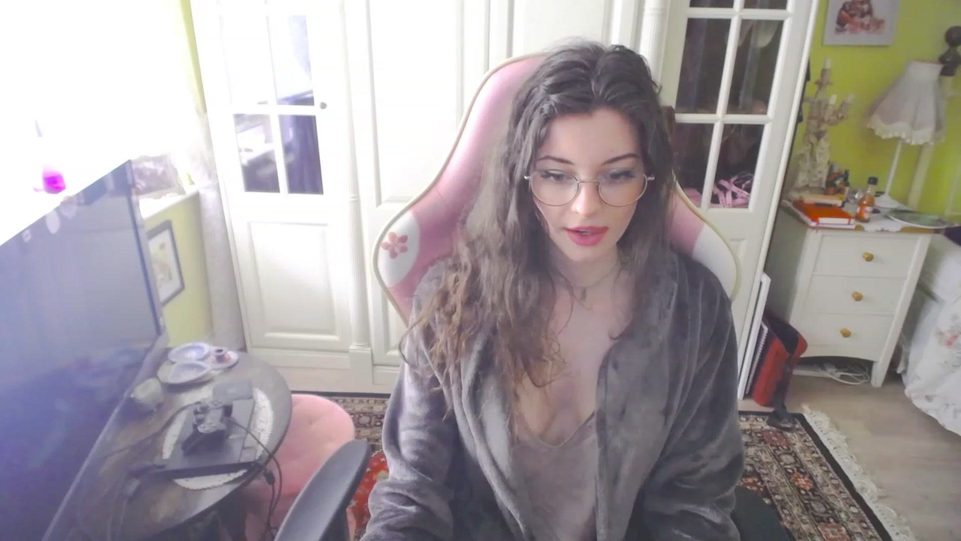Gallery image thumbnail from viola__'s myfreecams stream on, 03/30/2023, 16:54 image 2 of 20