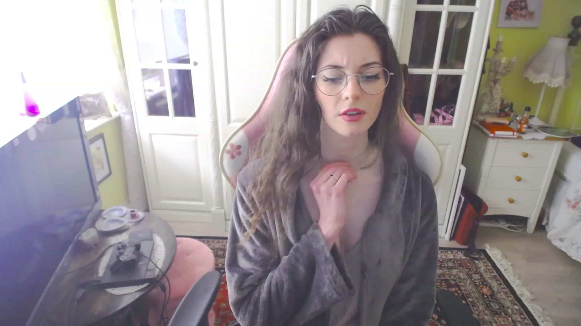 Gallery image thumbnail from viola__'s myfreecams stream on, 03/30/2023, 16:54 image 1 of 20