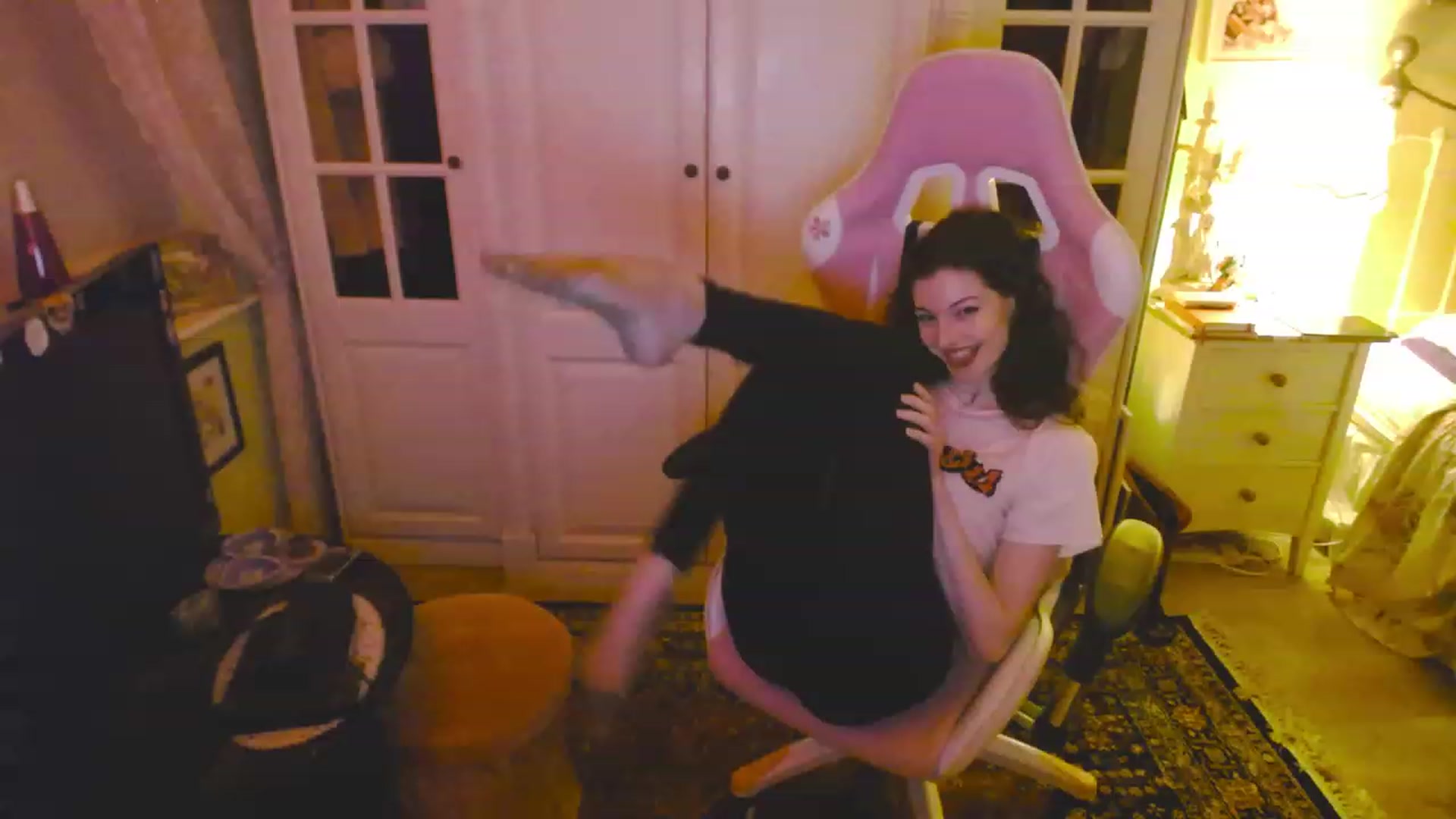 Gallery image thumbnail from viola__'s myfreecams stream on, 03/31/2023, 21:40 image 14 of 20