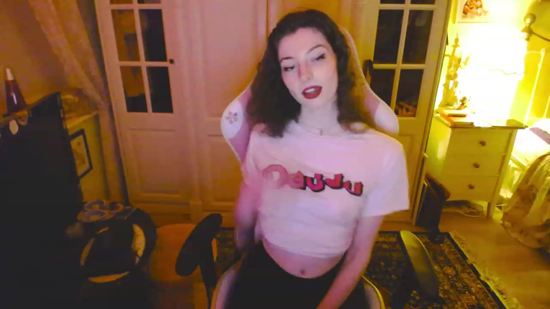 Gallery image thumbnail from viola__'s myfreecams stream on, 03/31/2023, 21:40 image 13 of 20