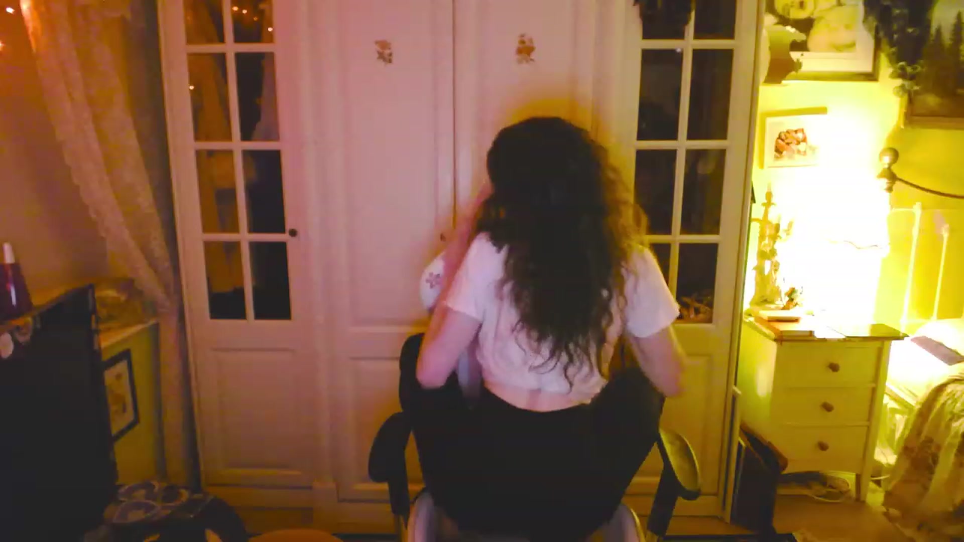 Gallery image thumbnail from viola__'s myfreecams stream on, 03/31/2023, 21:40 image 17 of 20