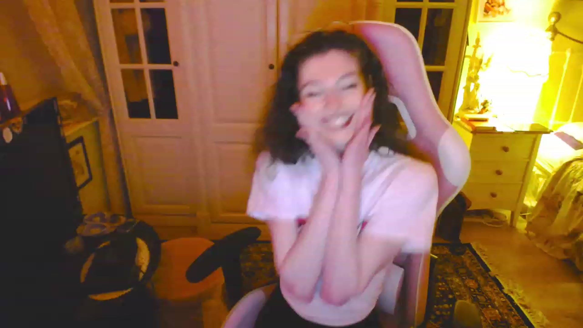 Gallery image thumbnail from viola__'s myfreecams stream on, 03/31/2023, 21:40 image 1 of 20