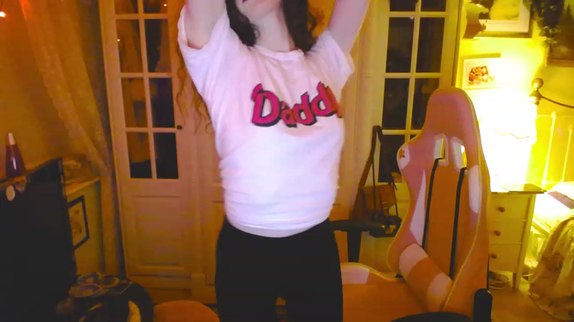 Gallery image thumbnail from viola__'s myfreecams stream on, 03/31/2023, 21:40 image 7 of 20