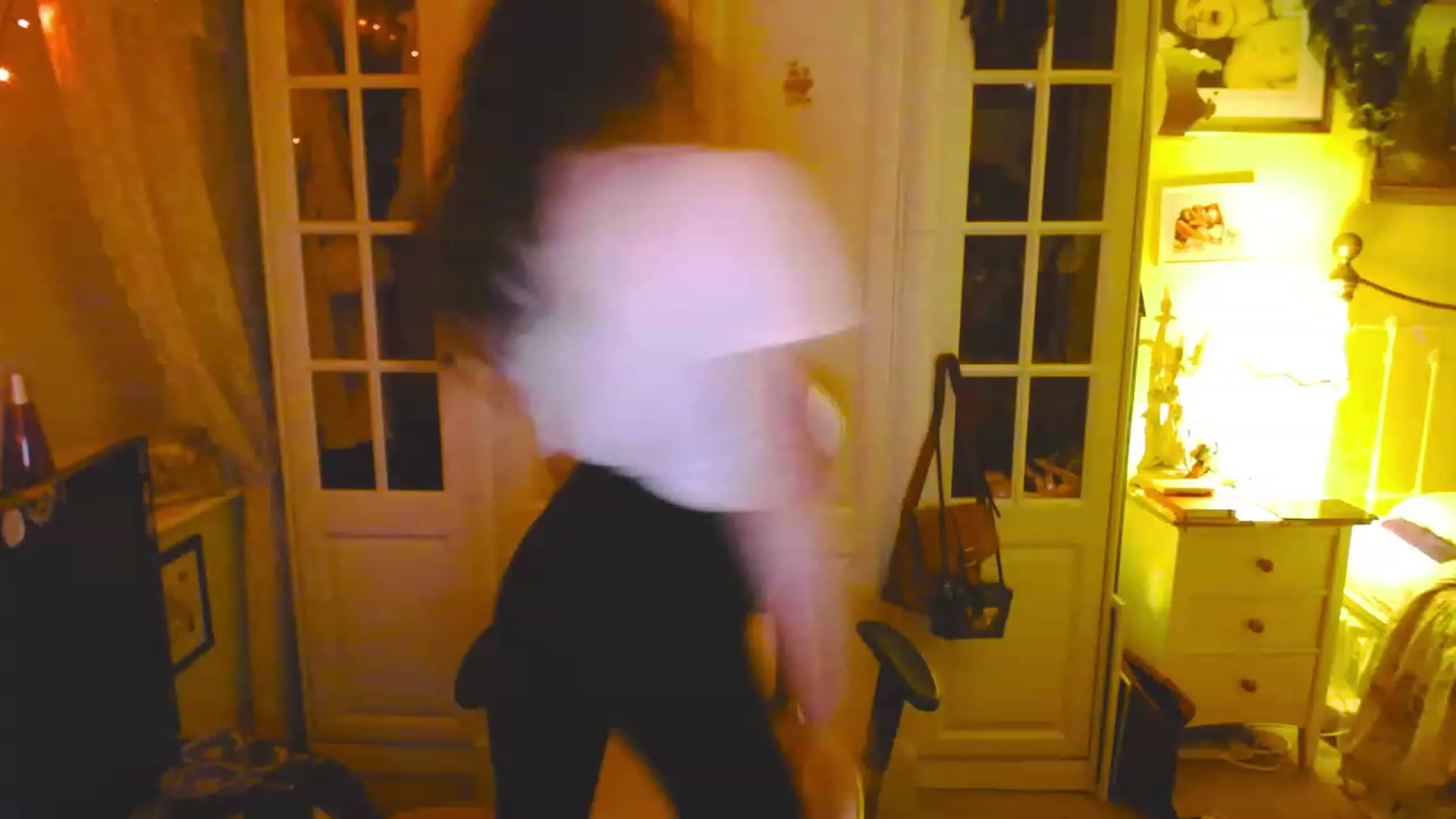 Gallery image thumbnail from viola__'s myfreecams stream on, 03/31/2023, 21:40 image 4 of 20