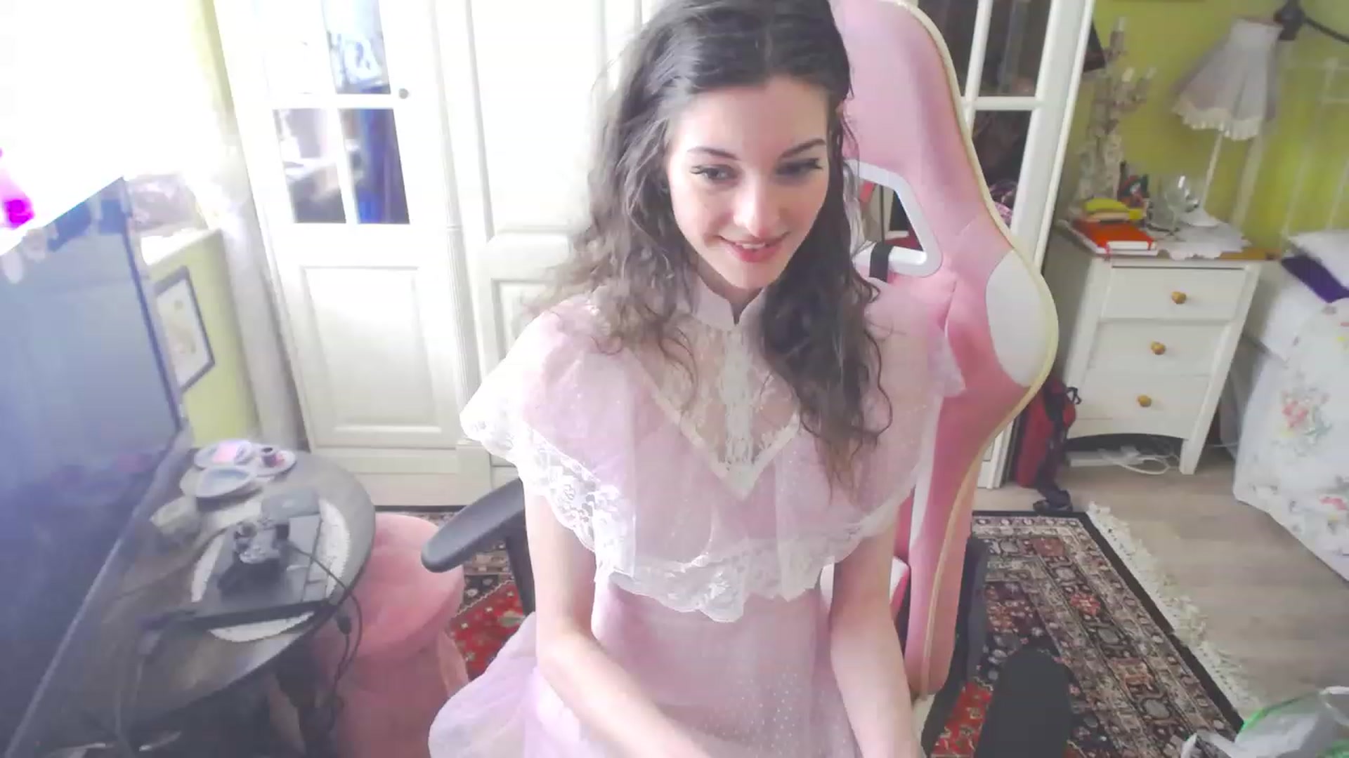 Gallery image thumbnail from viola__'s myfreecams stream on, 04/05/2023, 15:50 image 13 of 20