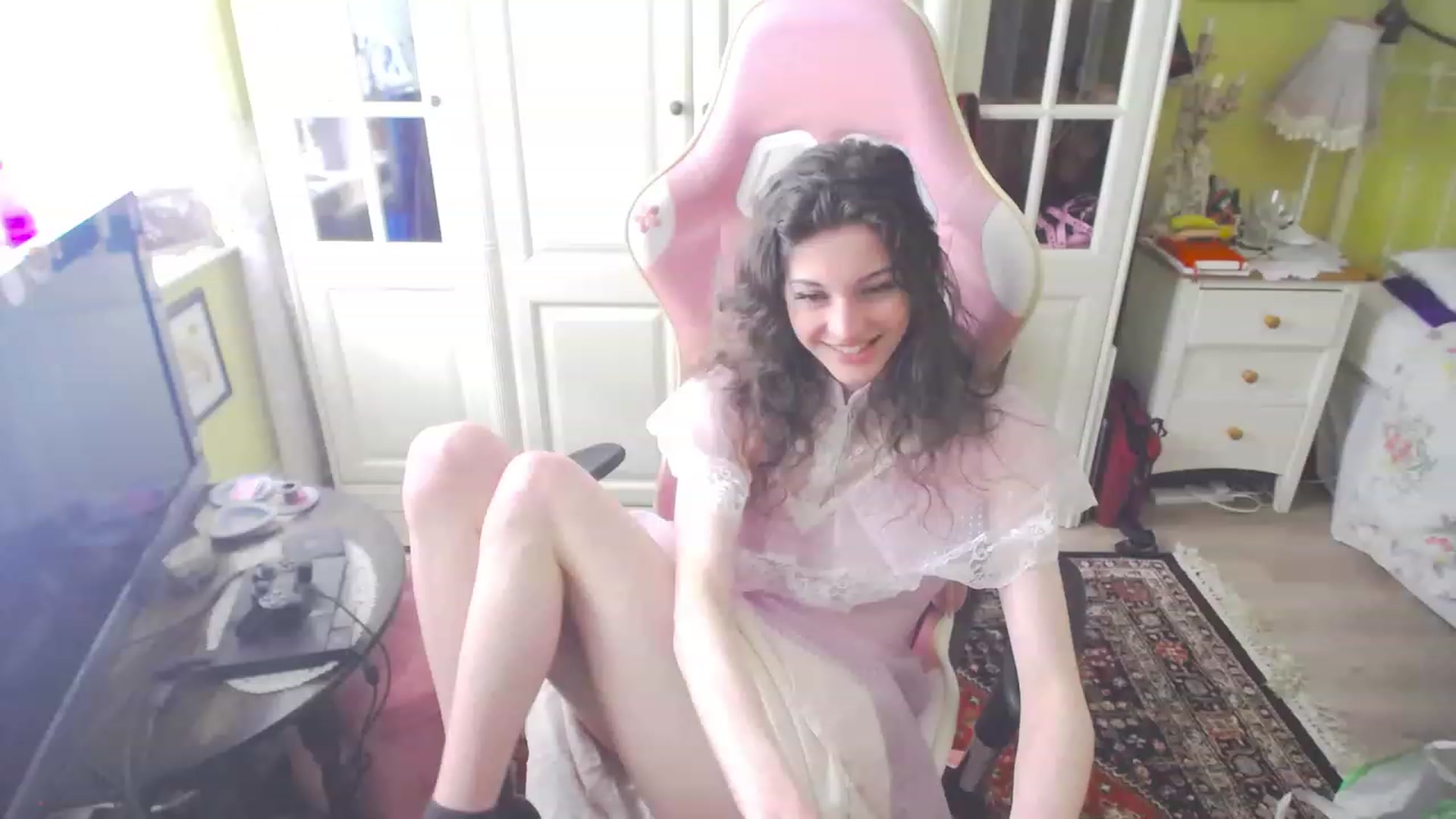 Gallery image thumbnail from viola__'s myfreecams stream on, 04/05/2023, 15:50 image 9 of 20