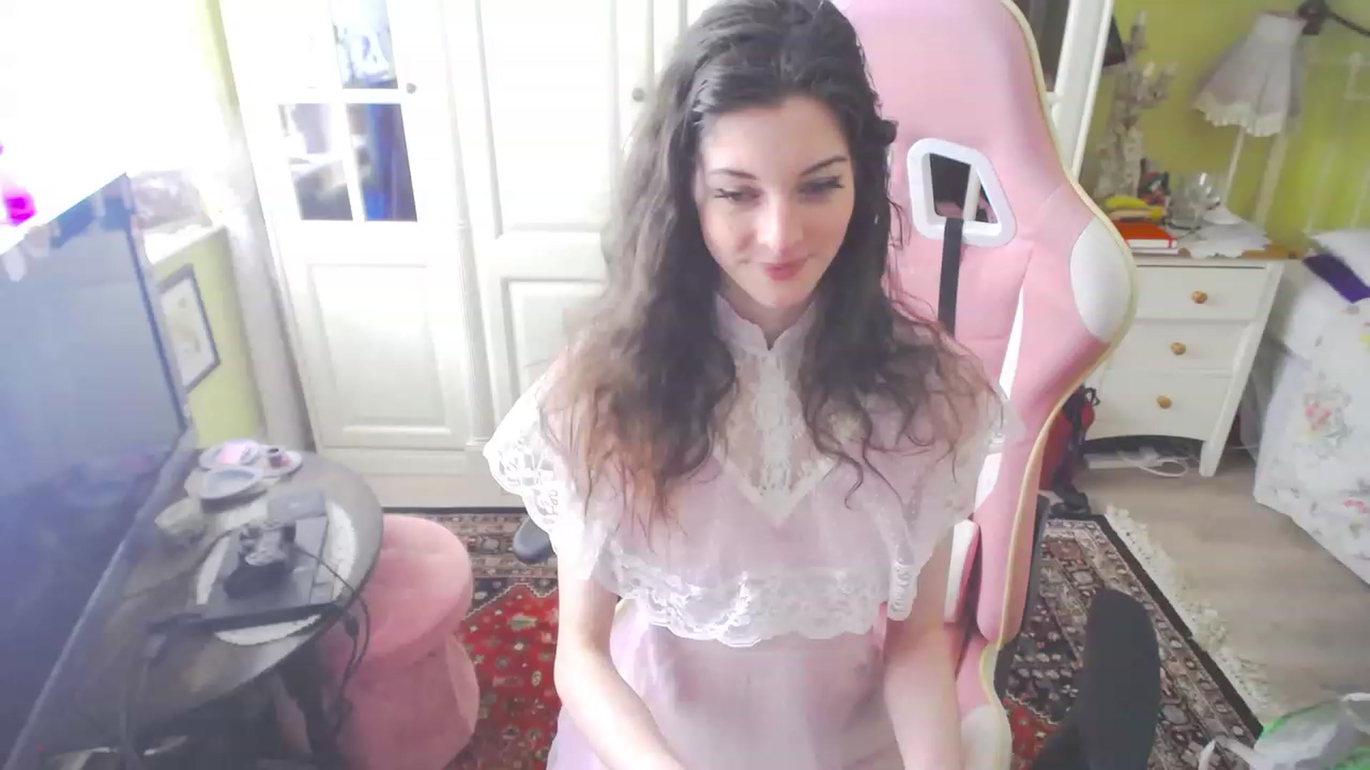 Gallery image thumbnail from viola__'s myfreecams stream on, 04/05/2023, 15:50 image 16 of 20