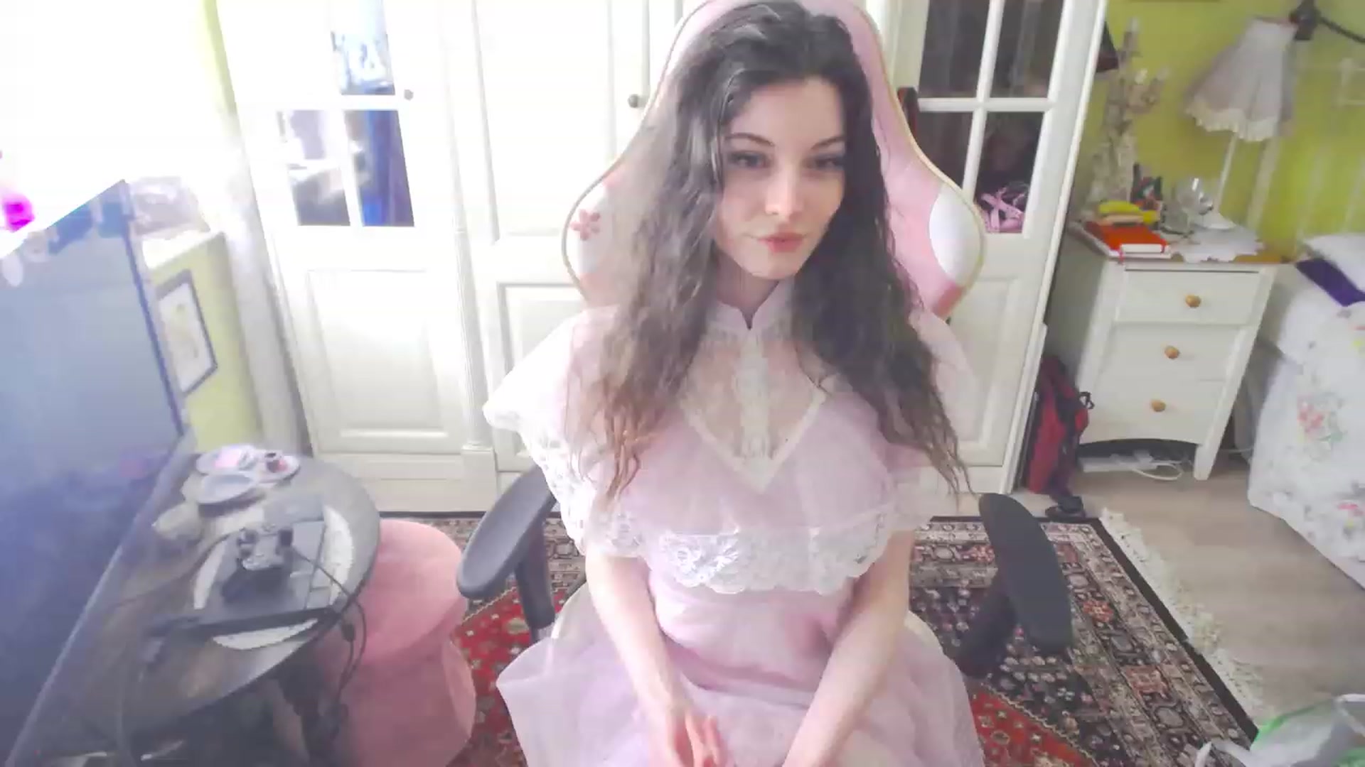 Gallery image thumbnail from viola__'s myfreecams stream on, 04/05/2023, 15:50 image 10 of 20