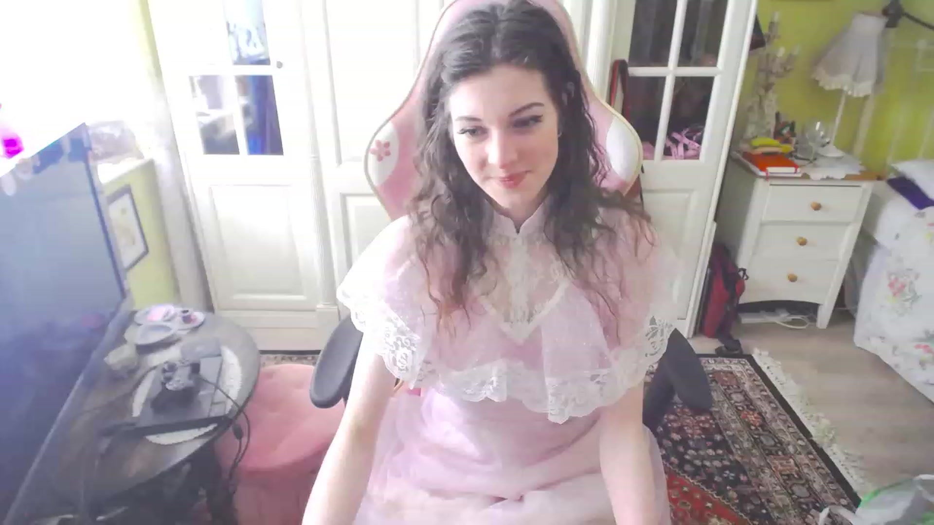 Gallery image thumbnail from viola__'s myfreecams stream on, 04/05/2023, 15:50 image 7 of 20