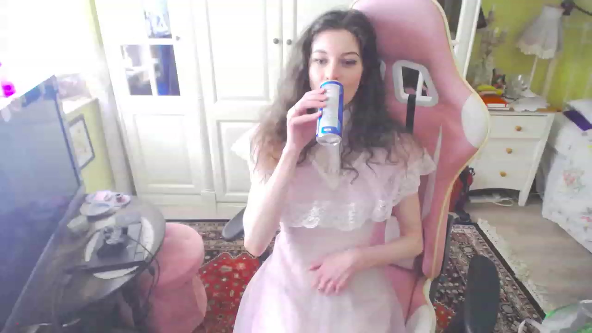 Gallery image thumbnail from viola__'s myfreecams stream on, 04/05/2023, 15:50 image 17 of 20