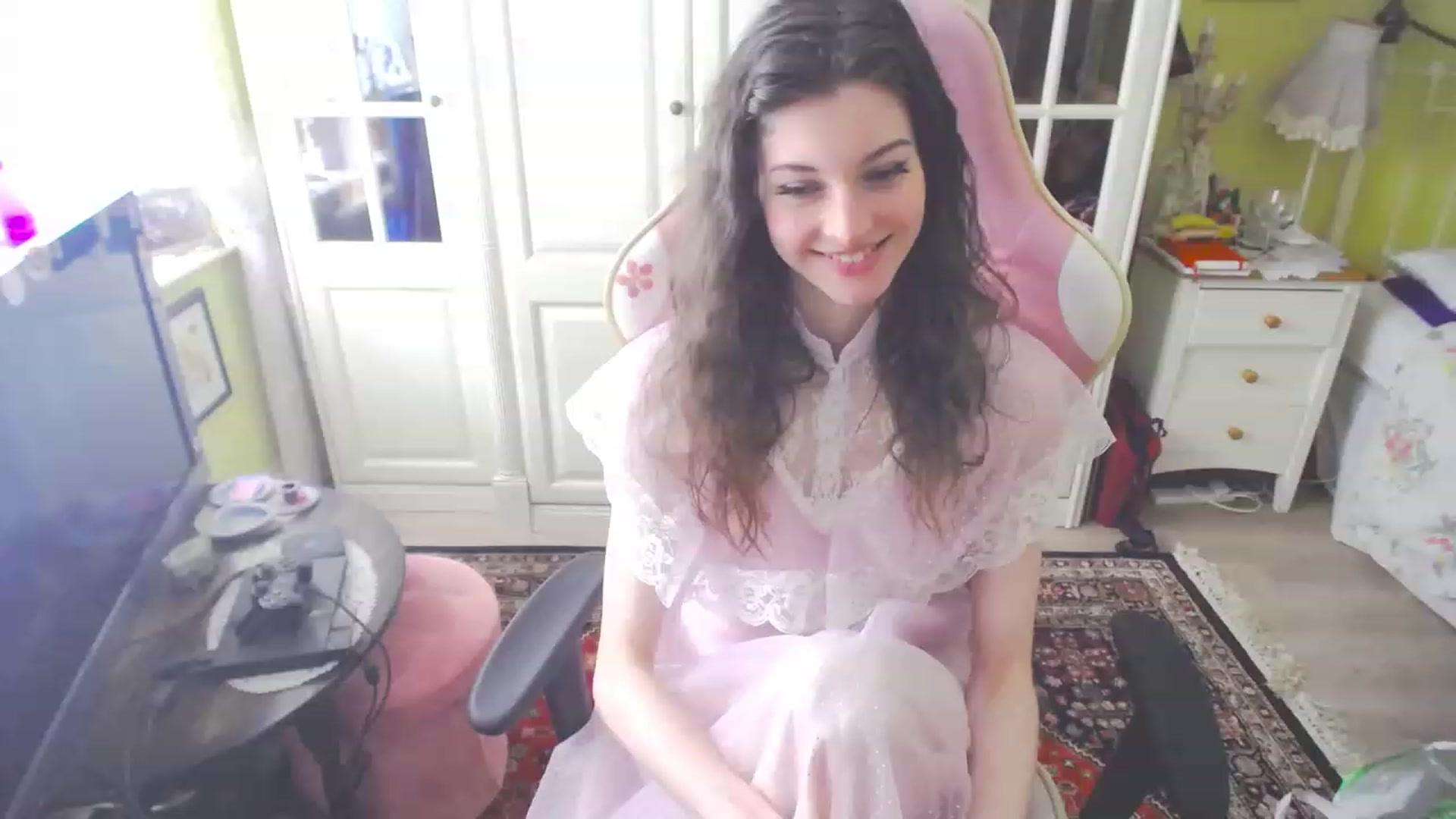 Gallery image thumbnail from viola__'s myfreecams stream on, 04/05/2023, 15:50 image 12 of 20