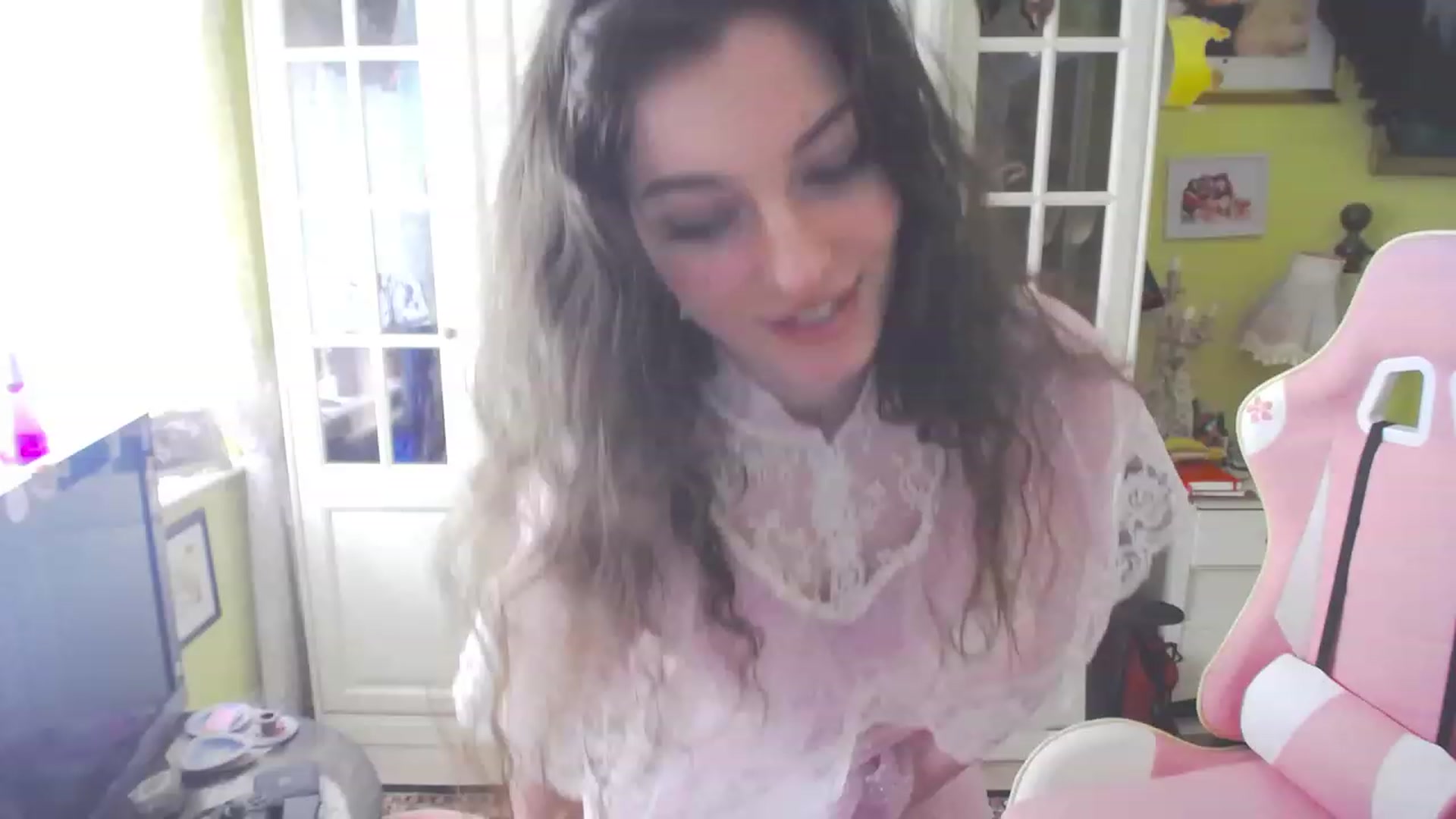 Gallery image thumbnail from viola__'s myfreecams stream on, 04/05/2023, 15:50 image 3 of 20