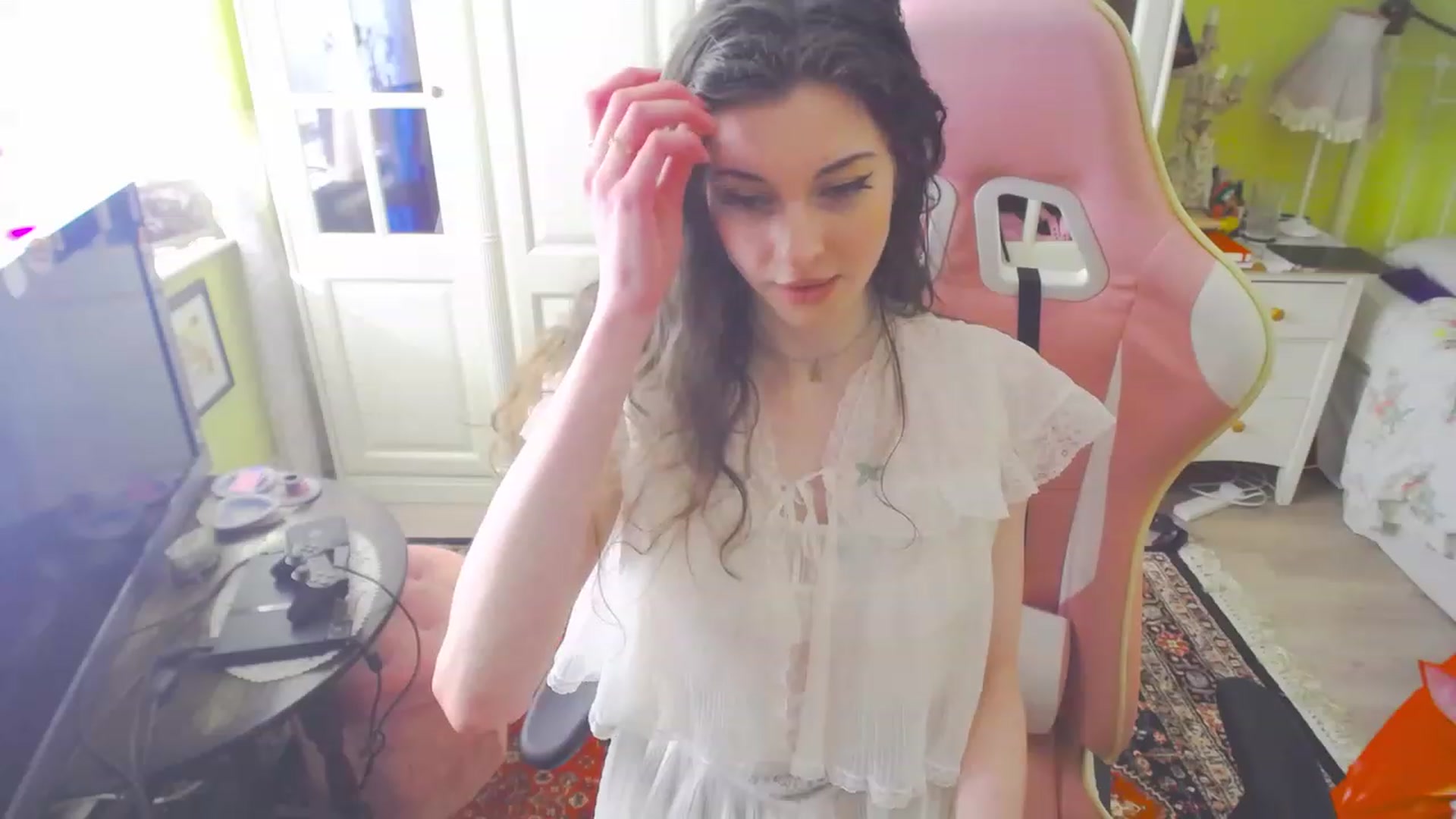Gallery image thumbnail from viola__'s myfreecams stream on, 04/06/2023, 16:51 image 20 of 20