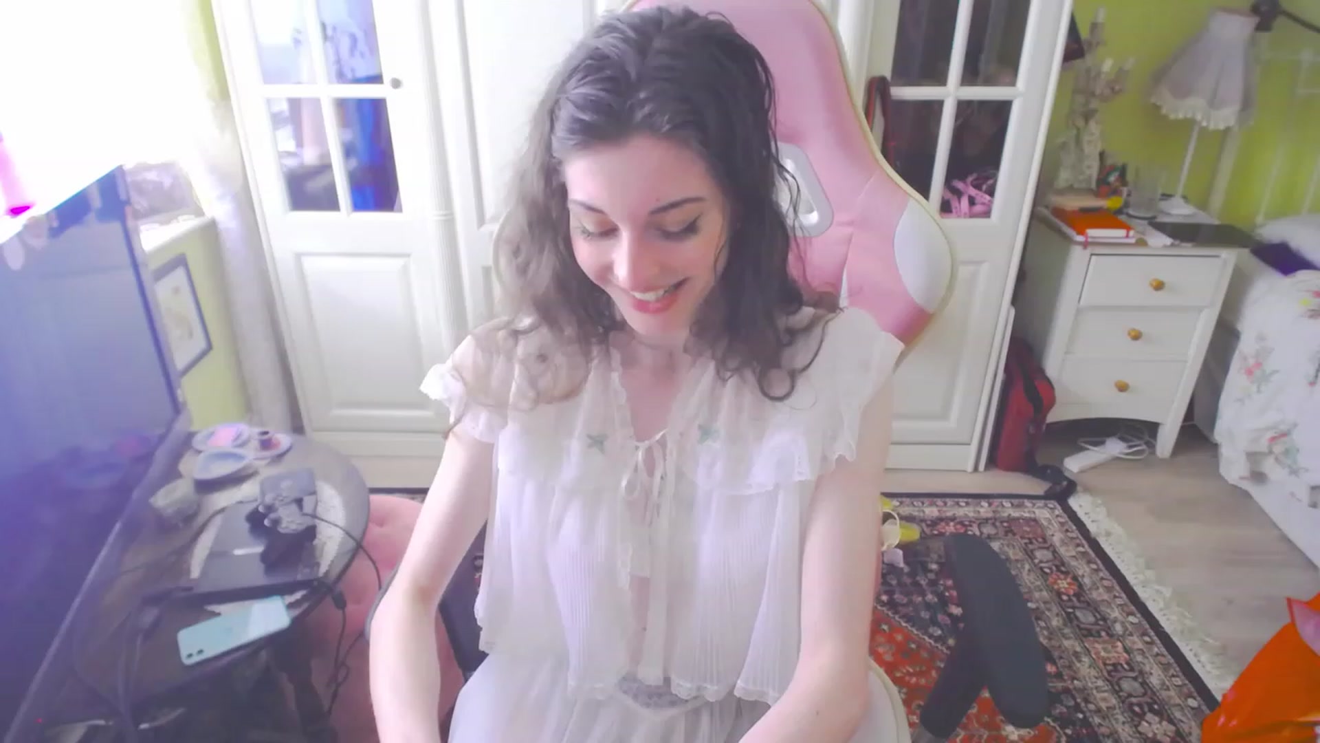 Gallery image thumbnail from viola__'s myfreecams stream on, 04/06/2023, 16:51 image 3 of 20