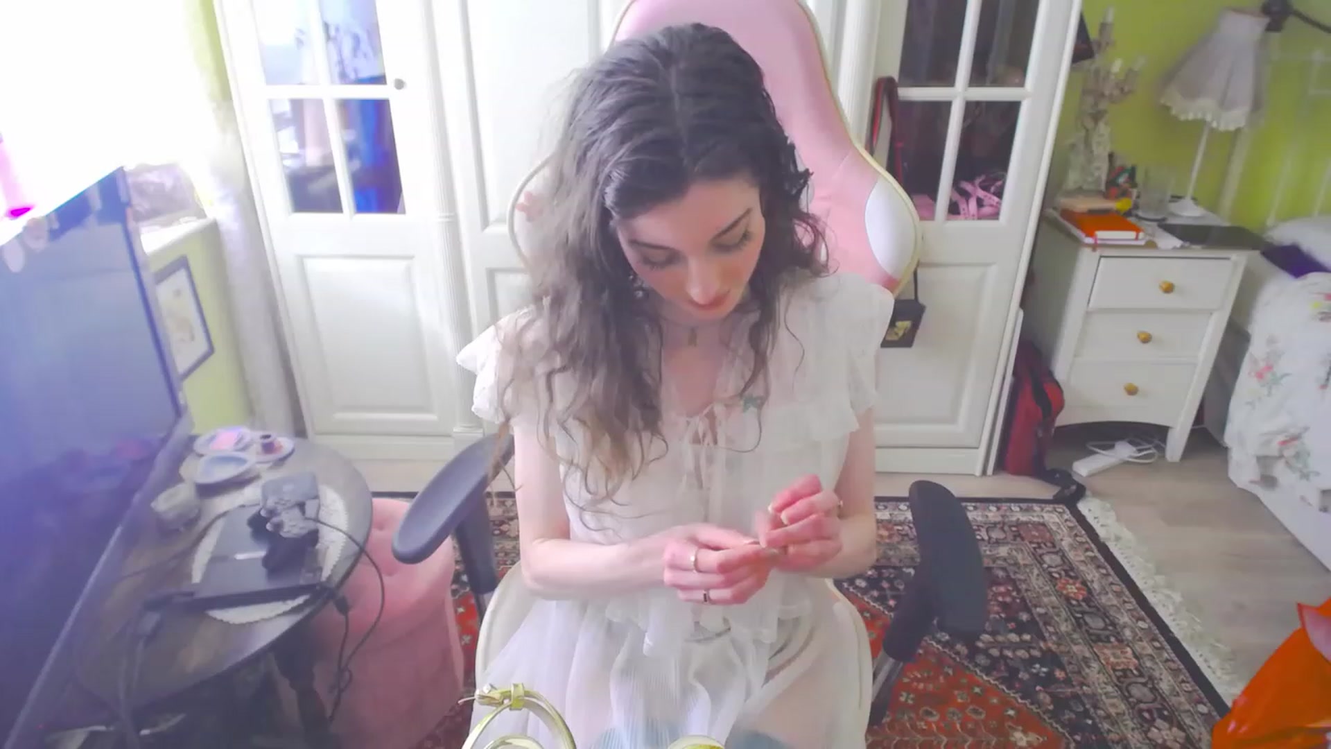Gallery image thumbnail from viola__'s myfreecams stream on, 04/06/2023, 16:51 image 10 of 20