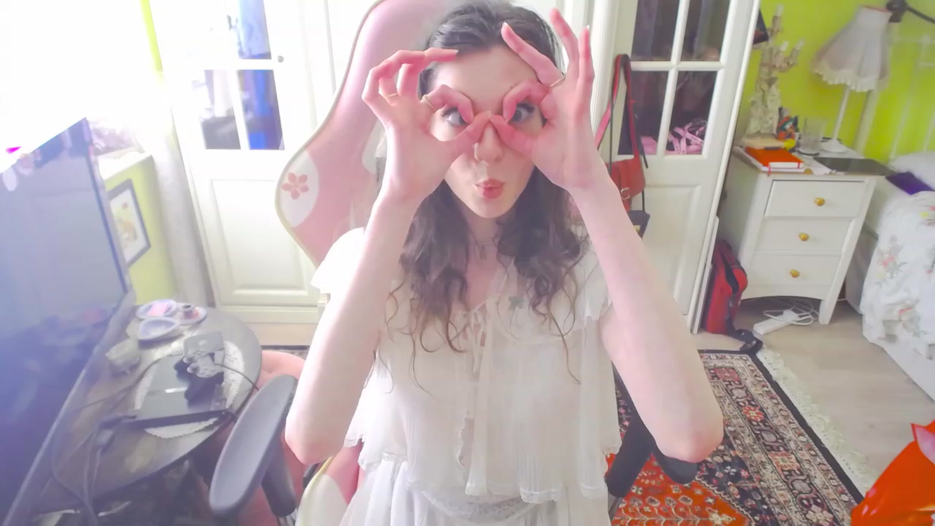 Gallery image thumbnail from viola__'s myfreecams stream on, 04/06/2023, 16:51 image 7 of 20