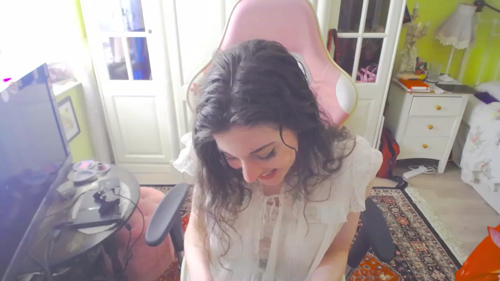 Gallery image thumbnail from viola__'s myfreecams stream on, 04/06/2023, 16:51 image 12 of 20