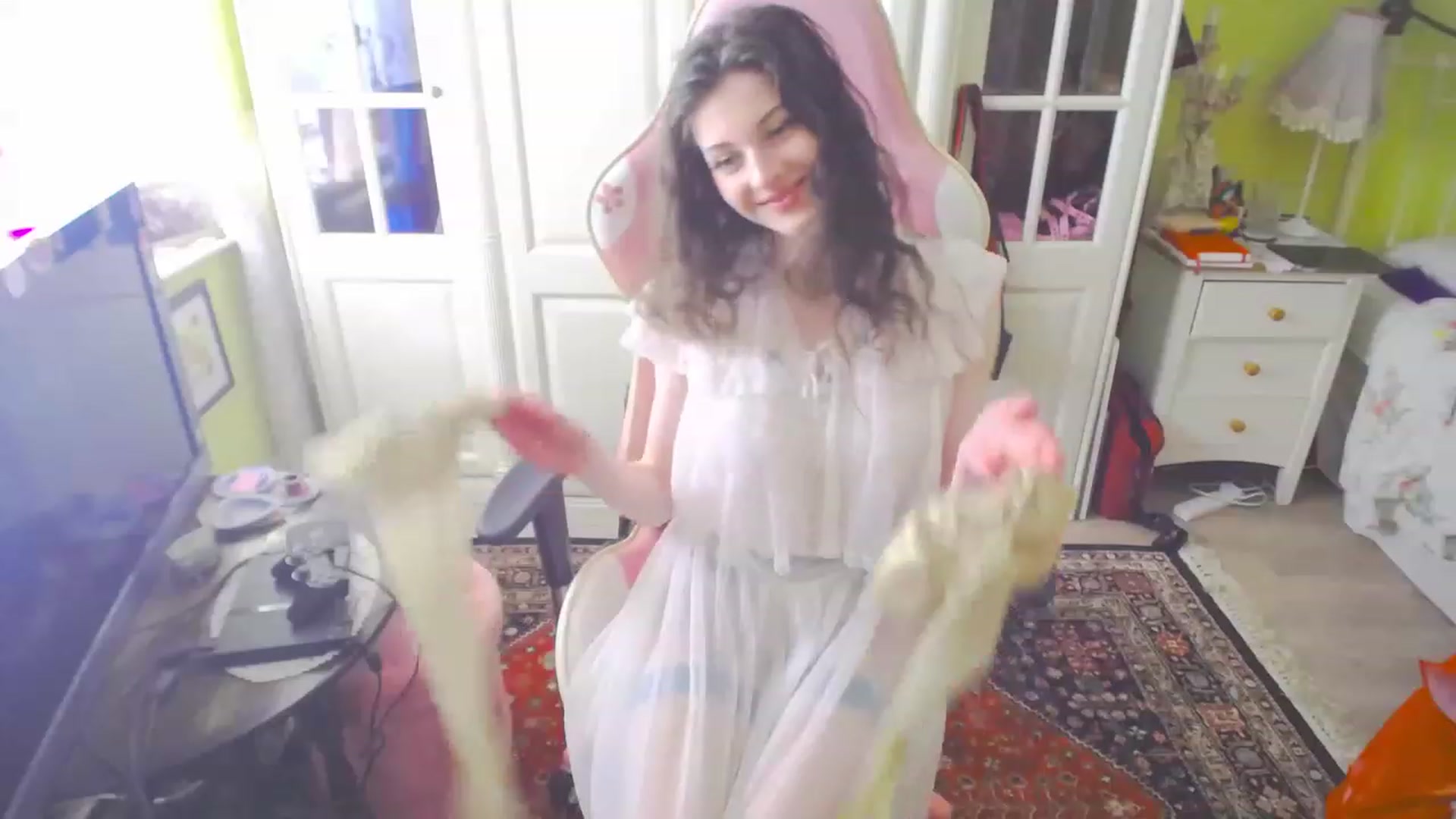 Gallery image thumbnail from viola__'s myfreecams stream on, 04/06/2023, 16:51 image 9 of 20