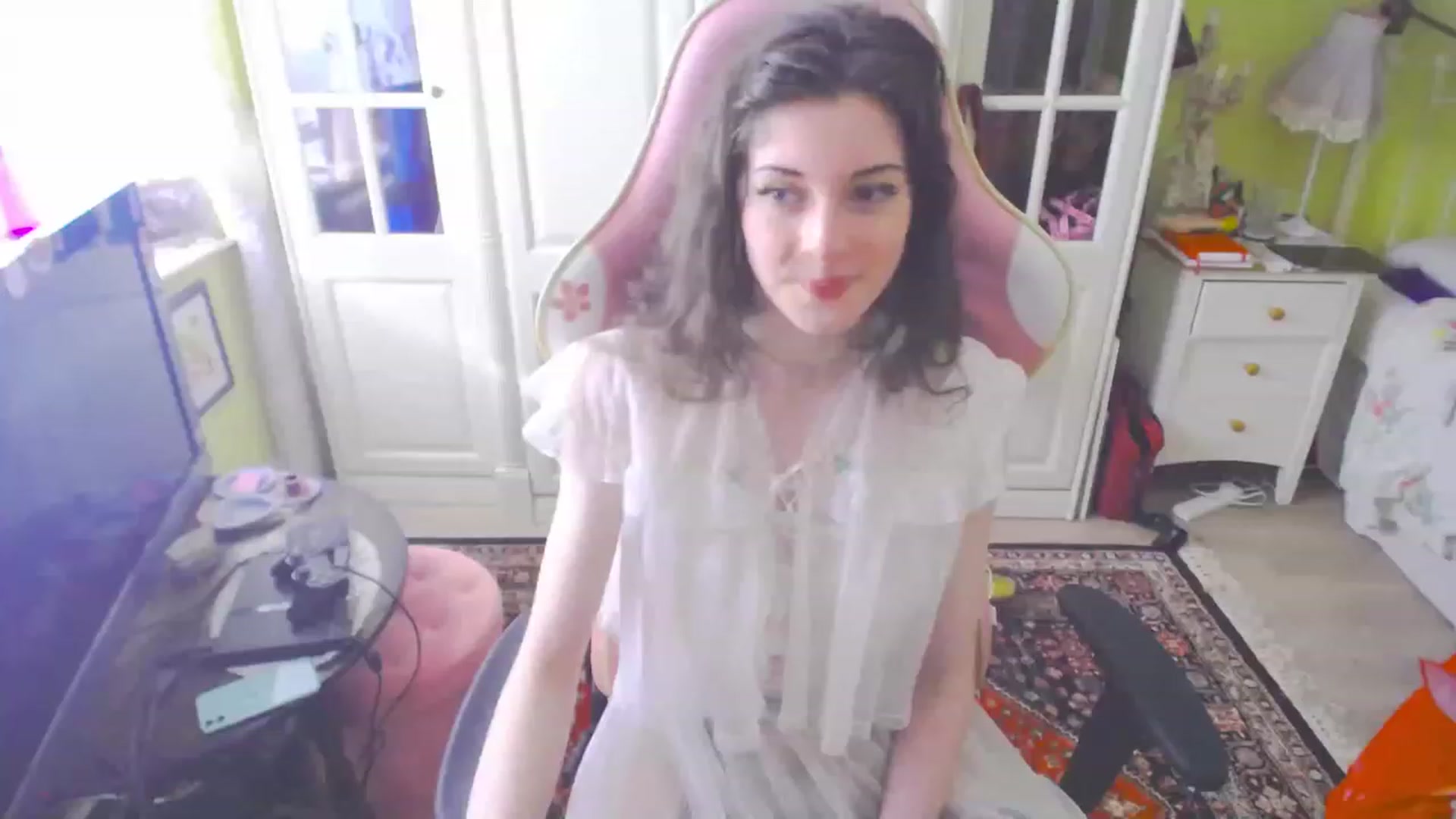 Gallery image thumbnail from viola__'s myfreecams stream on, 04/06/2023, 16:51 image 5 of 20