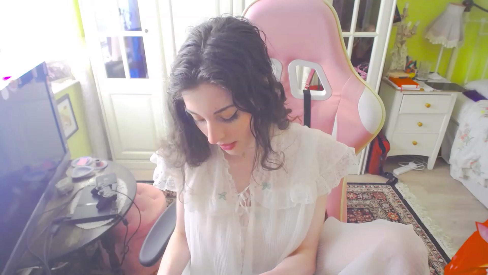 Gallery image thumbnail from viola__'s myfreecams stream on, 04/06/2023, 16:51 image 16 of 20