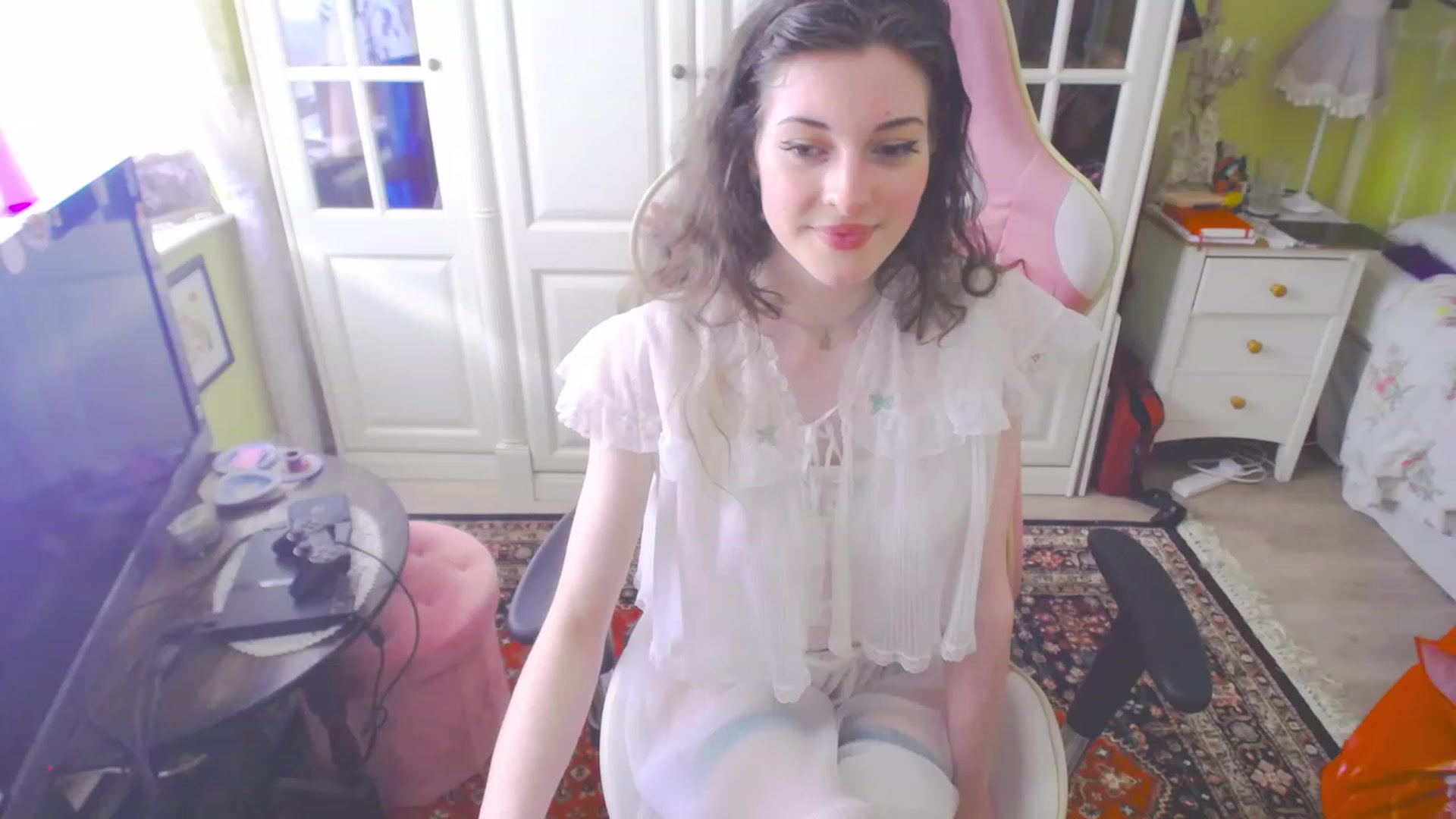 Gallery image thumbnail from viola__'s myfreecams stream on, 04/06/2023, 17:29 image 20 of 20